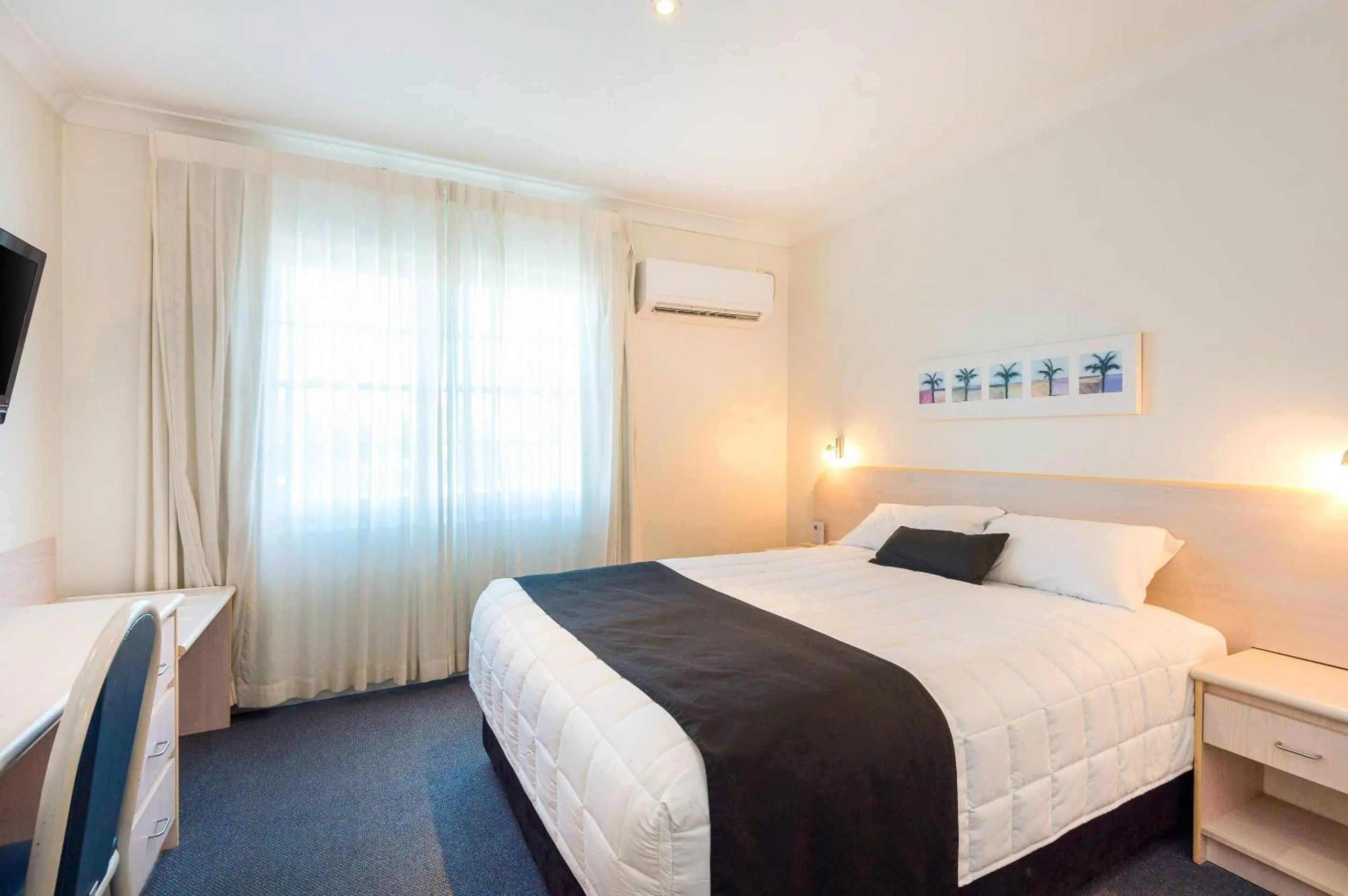 Bedroom, Bed in Comfort Inn All Seasons