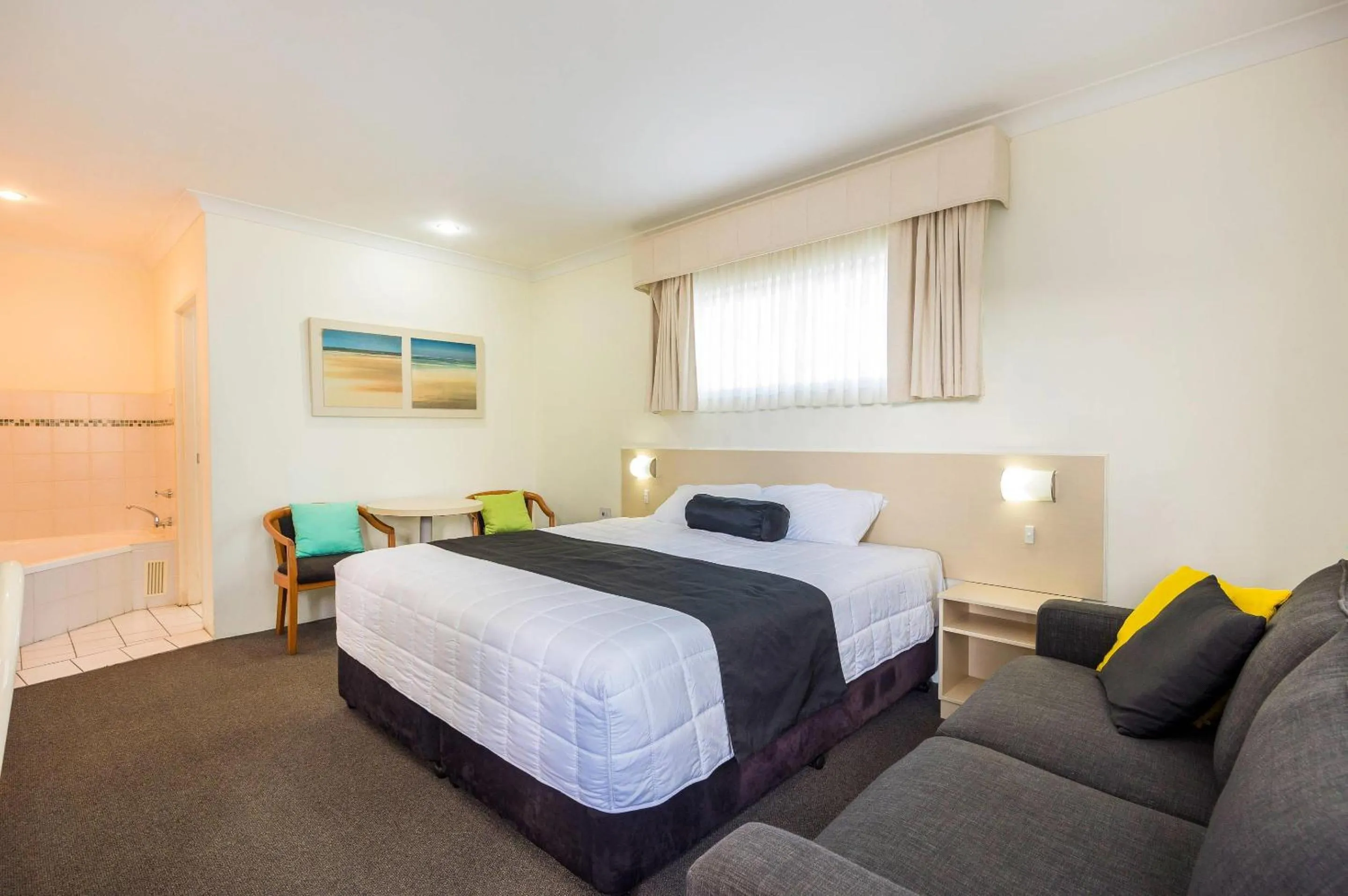 Bedroom, Bed in Comfort Inn All Seasons