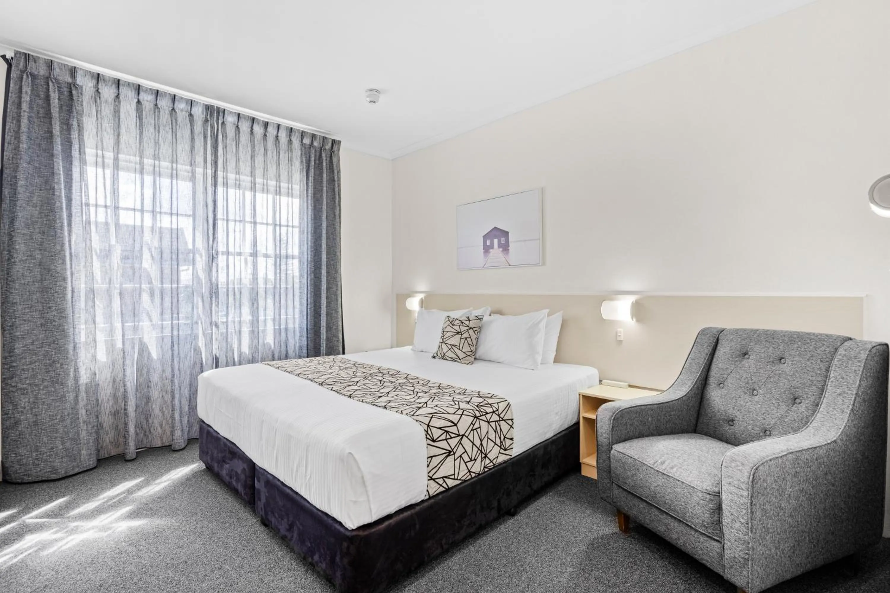 Bed in Comfort Inn All Seasons