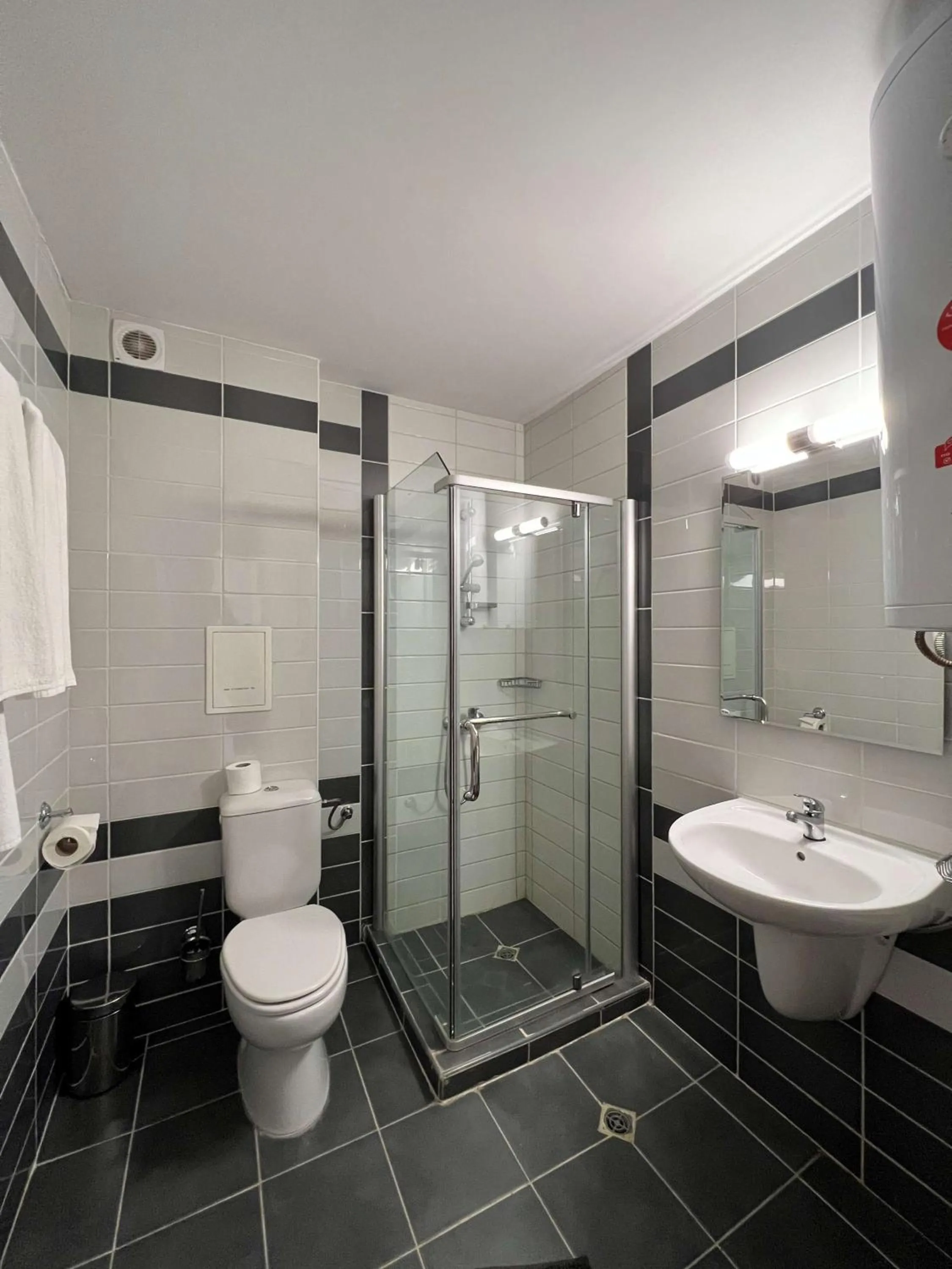 Bathroom in Local Stay Hotel, BW Signature Collection