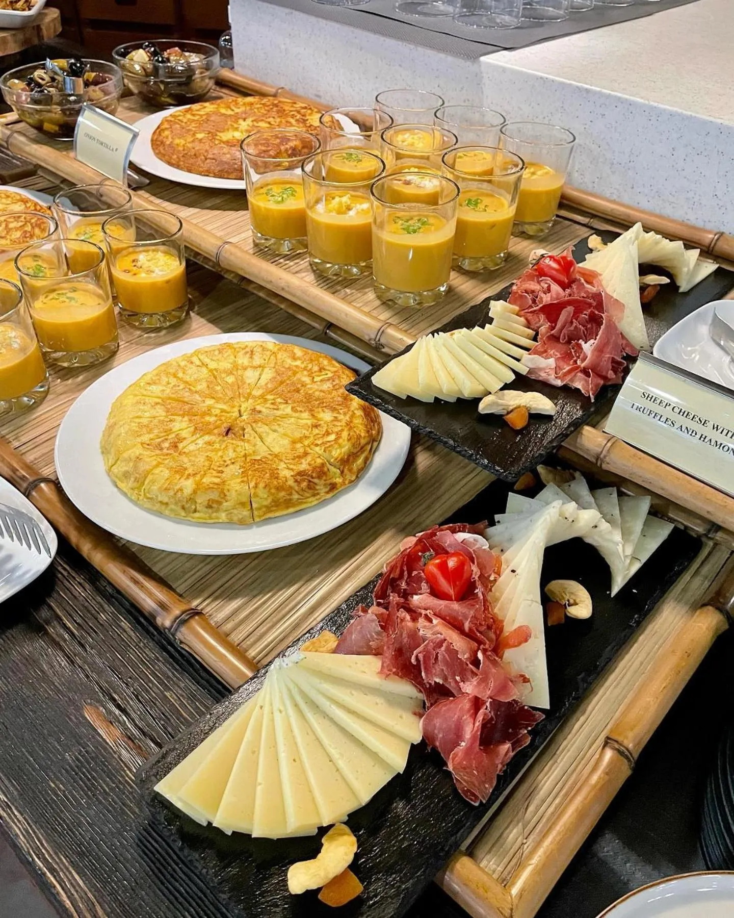 Food and drinks in Local Stay Hotel, BW Signature Collection