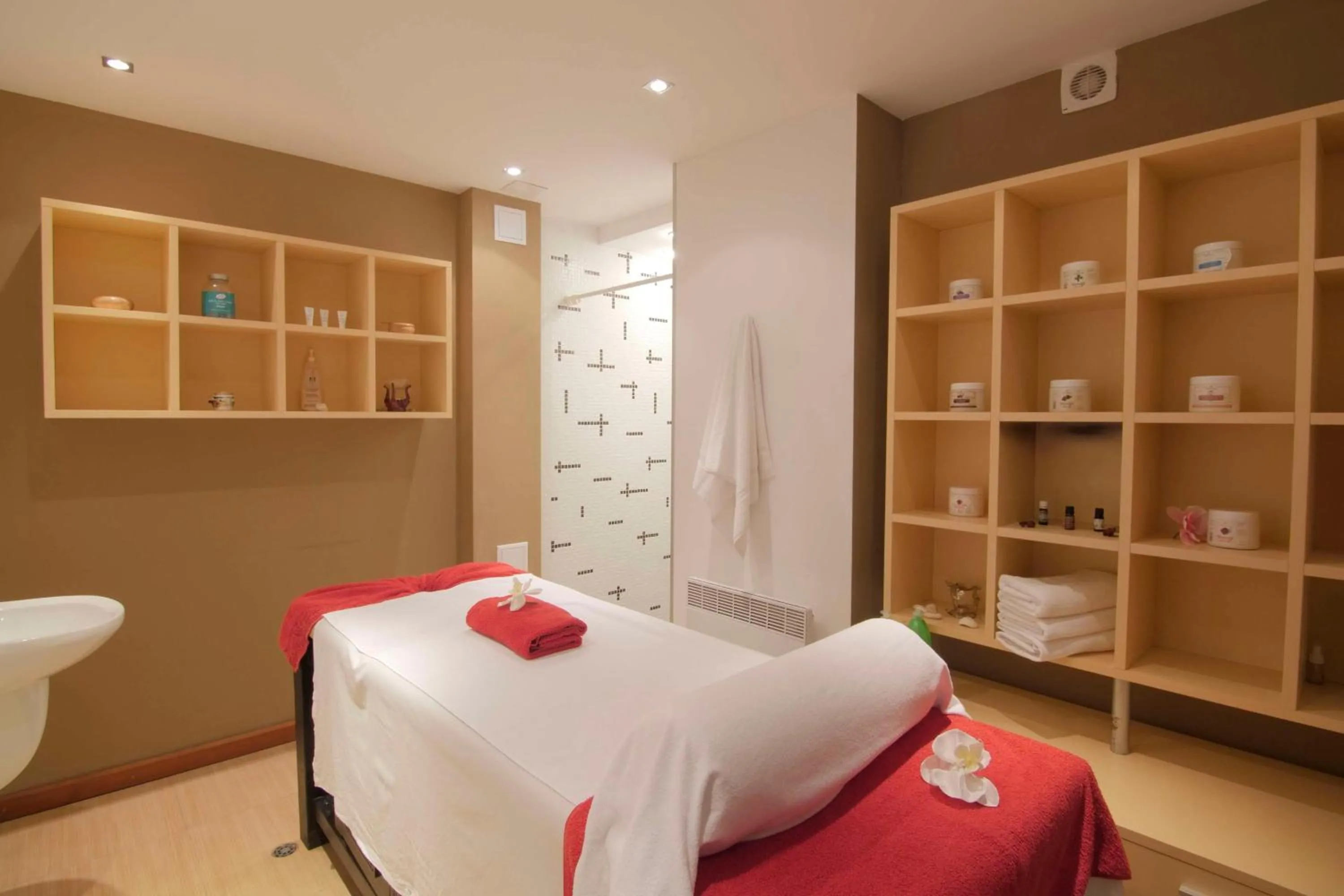 Spa and wellness centre/facilities in Local Stay Hotel, BW Signature Collection