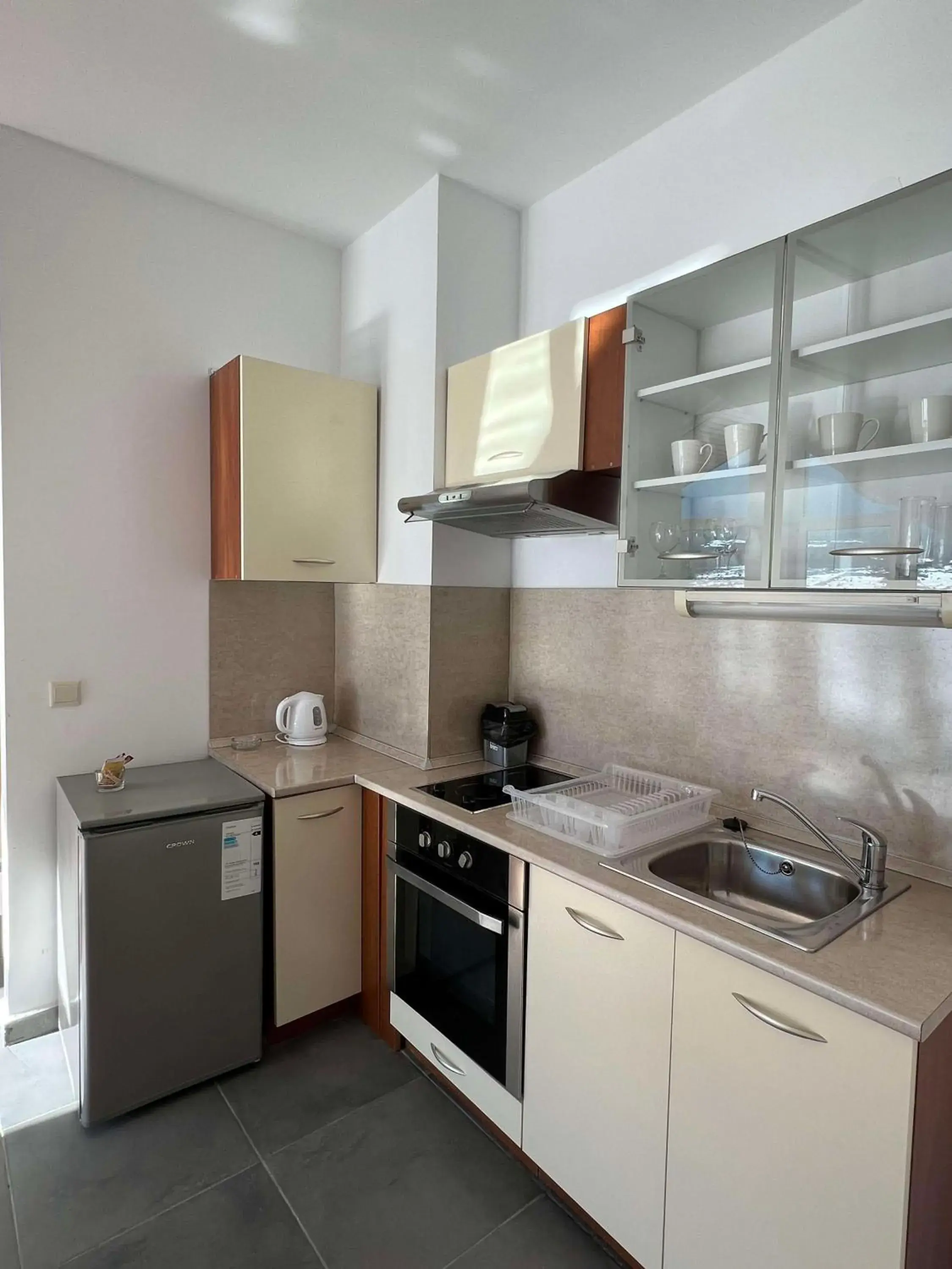 Queen Studio with Kitchenette and Balcony - single occupancy - Non-Smoking in Local Stay Hotel, BW Signature Collection Queen Studio with Kitchenette and Balcony - single occupancy - Non-Smoking in Local Stay Hotel, BW Signature Collection