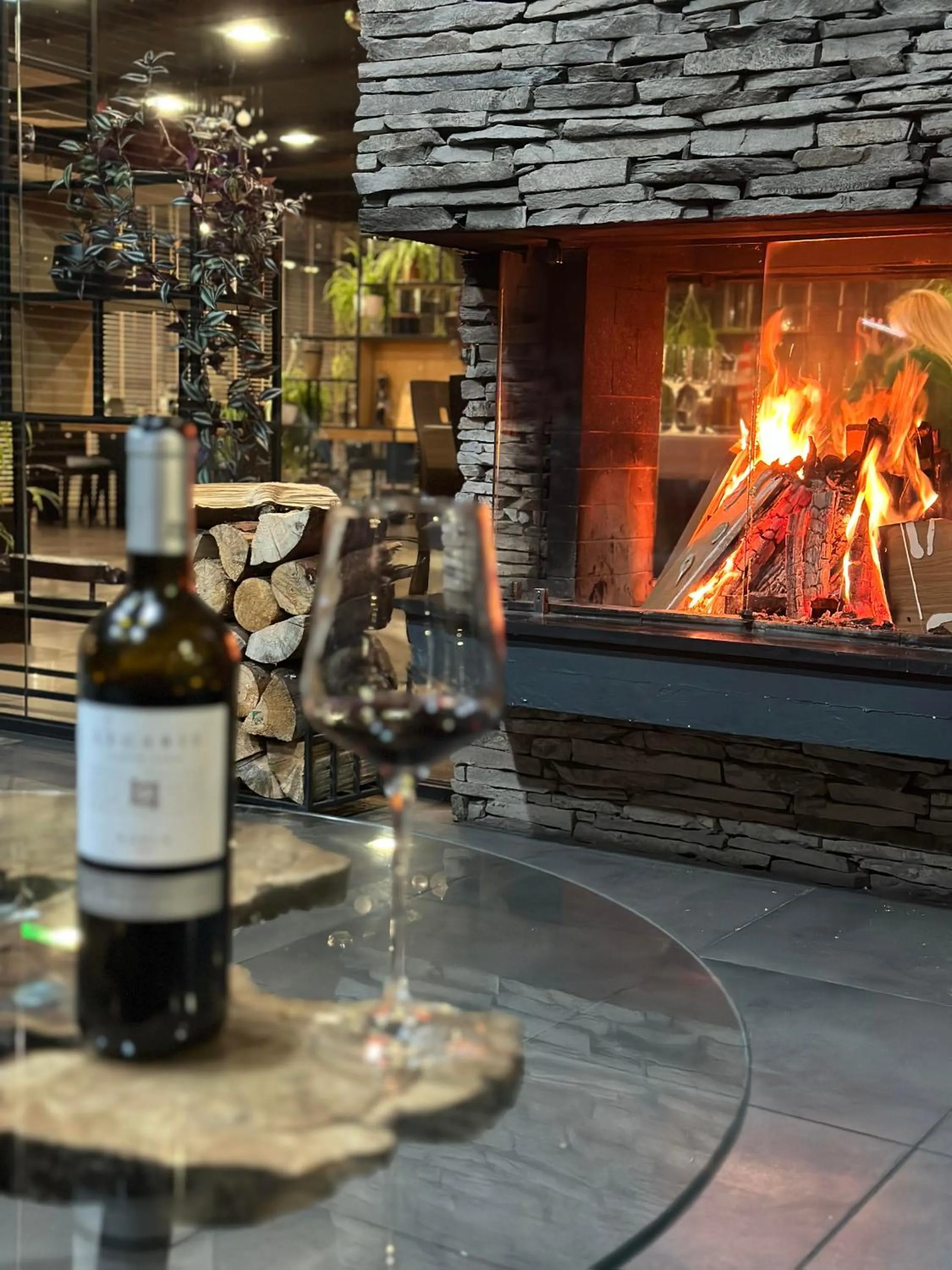 Communal lounge/ TV room in Local Stay Hotel, BW Signature Collection