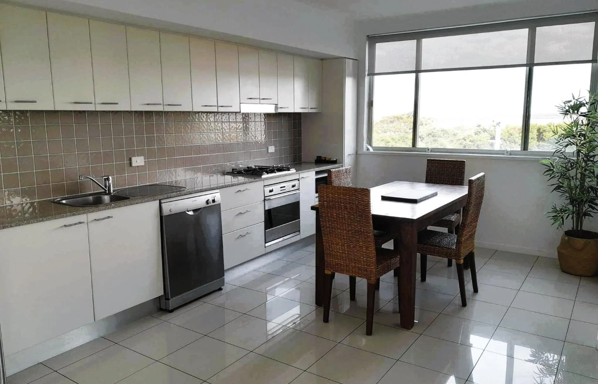 Kitchen or kitchenette in Grandview Apartments