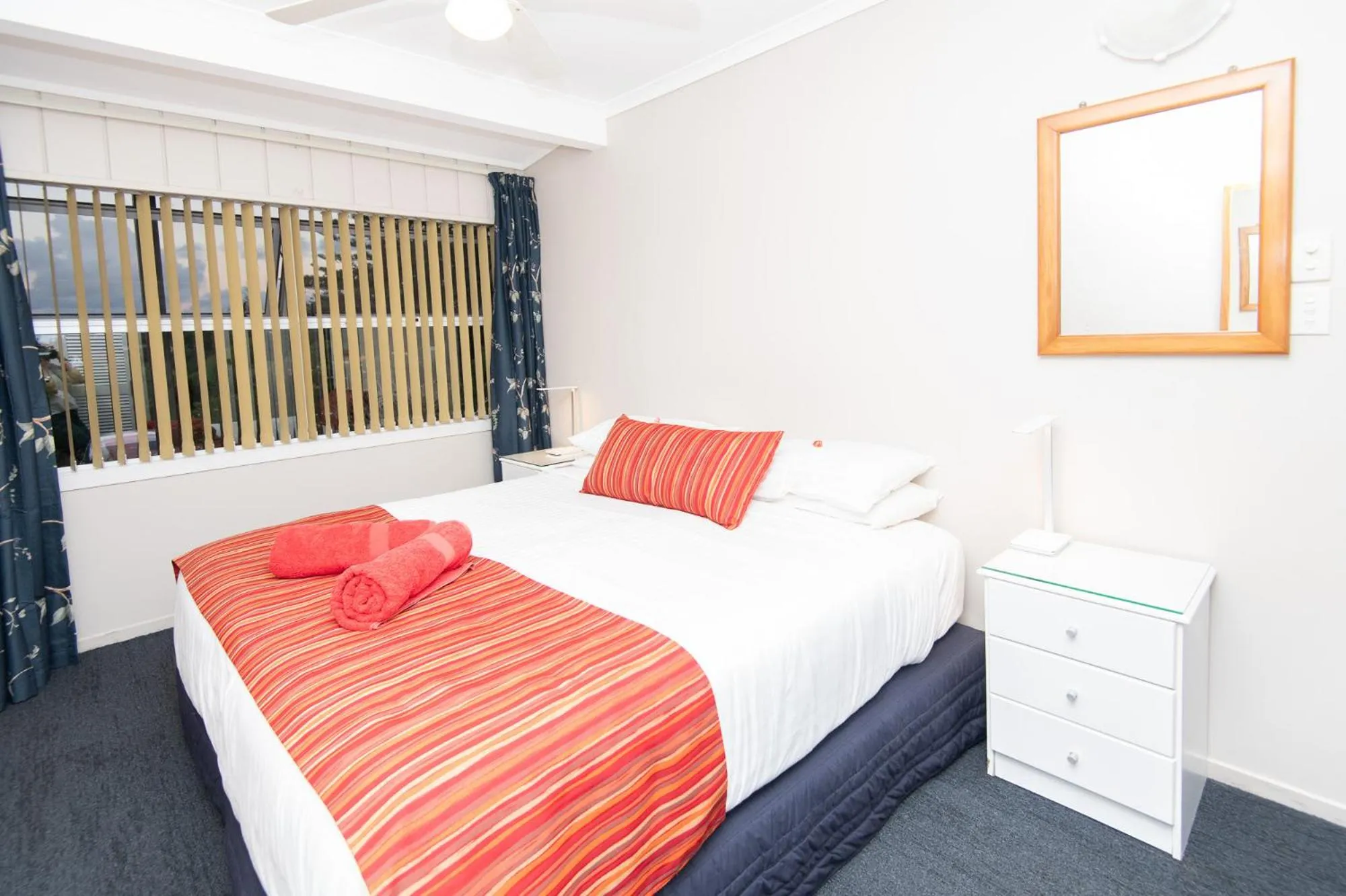 Bed in Cascade Garden Apartments