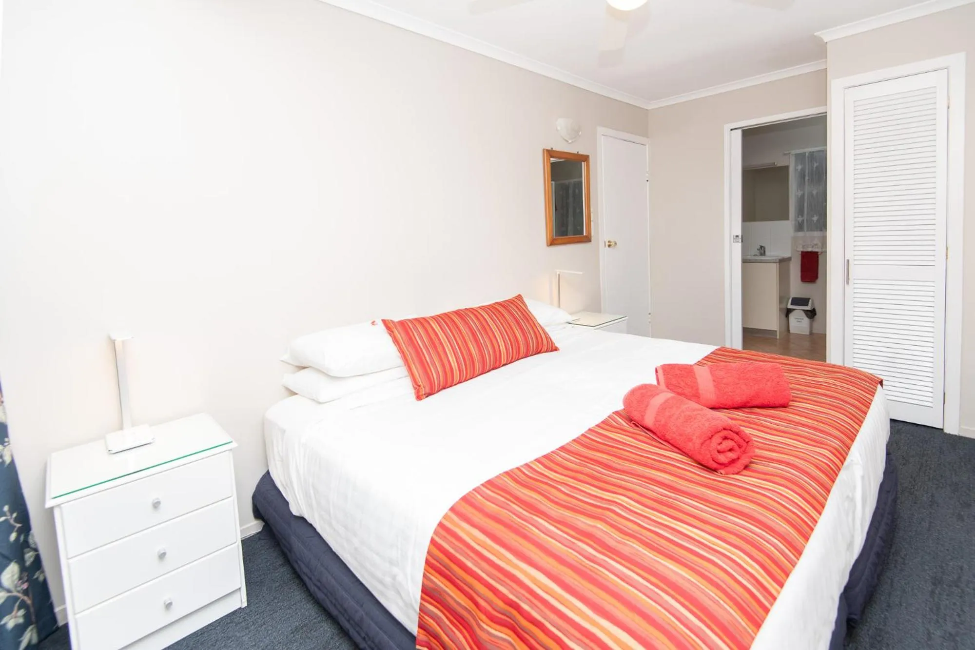 Bed in Cascade Garden Apartments