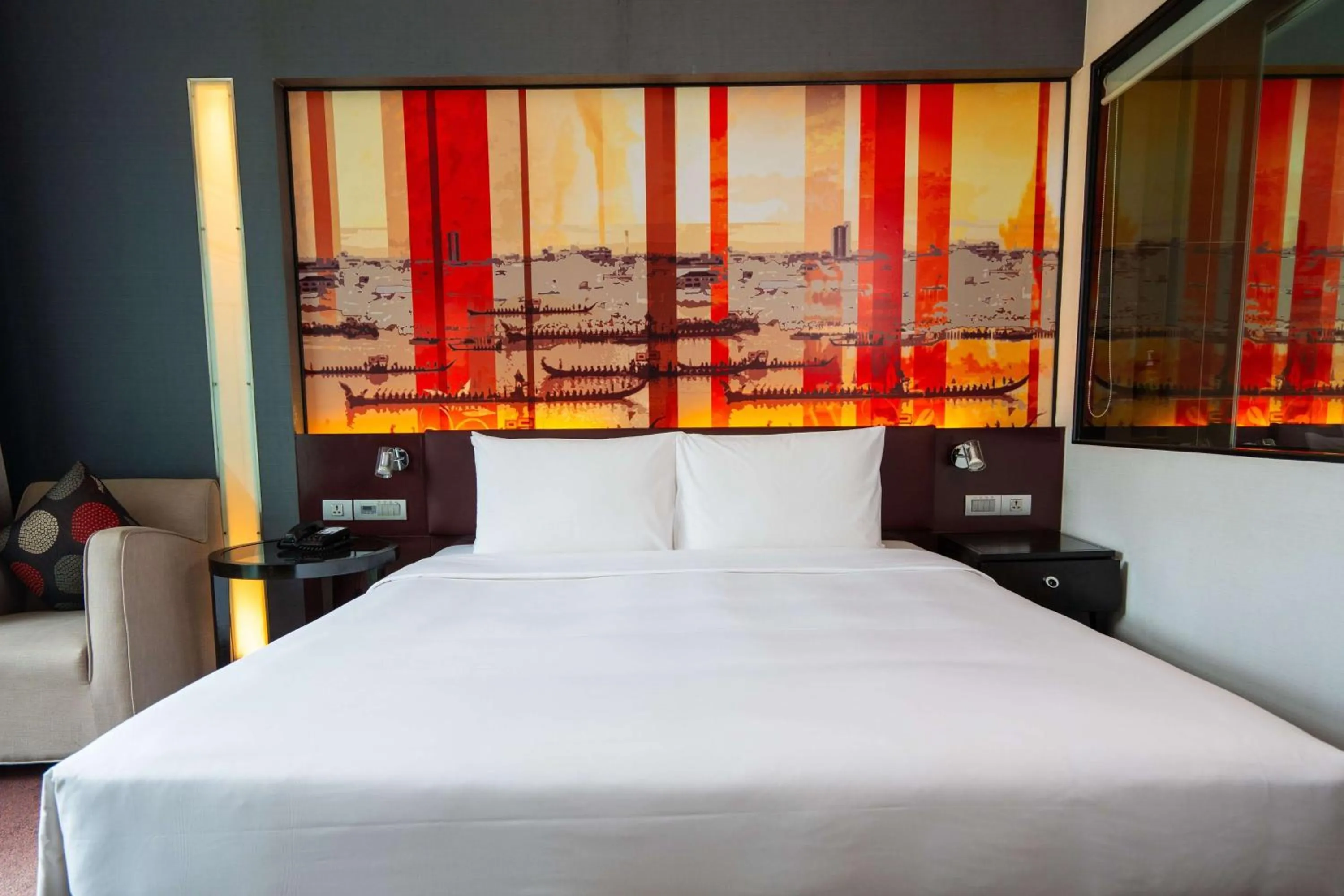 Bedroom, Bed in Park Plaza Bangkok Soi 18