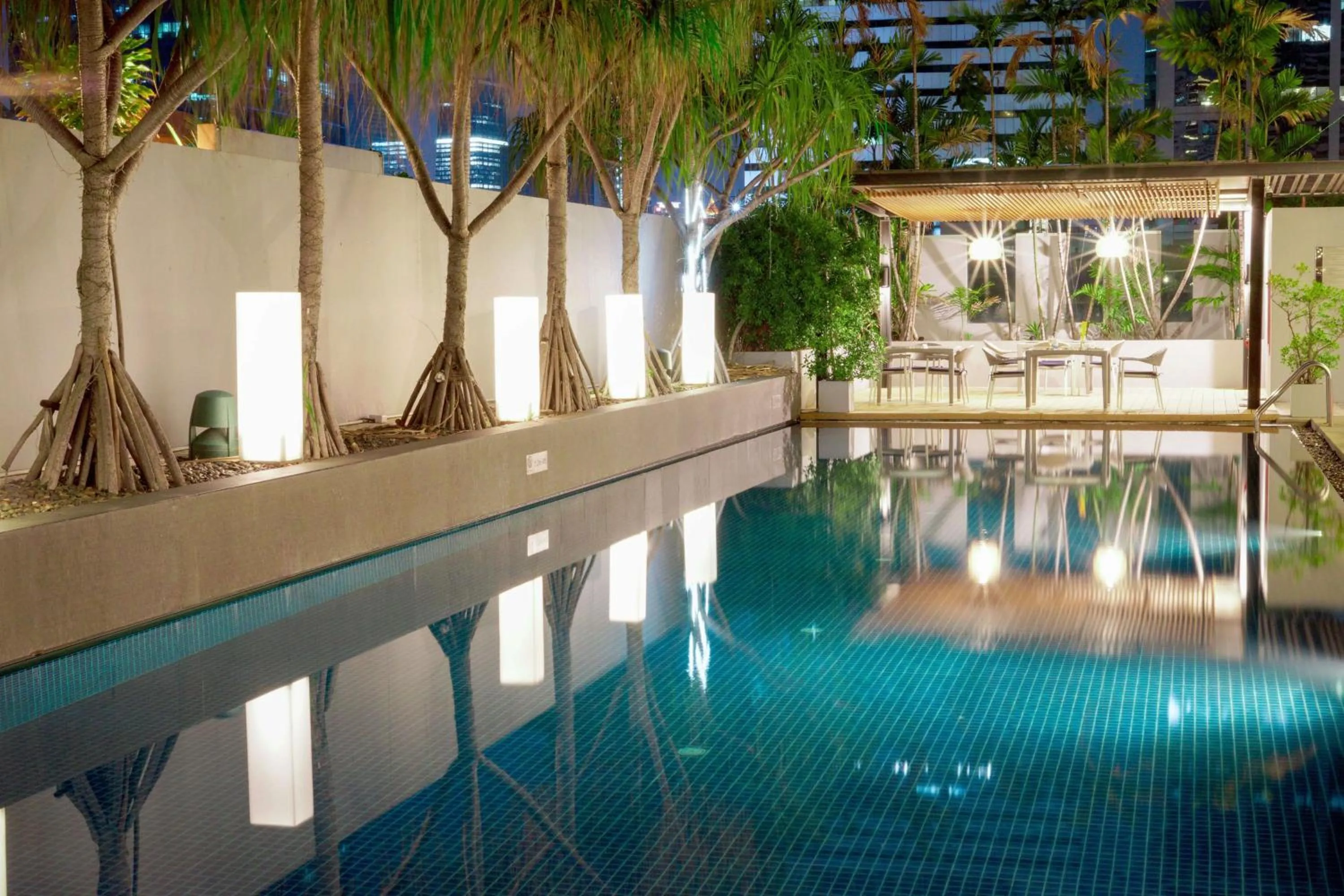Pool view in Park Plaza Bangkok Soi 18