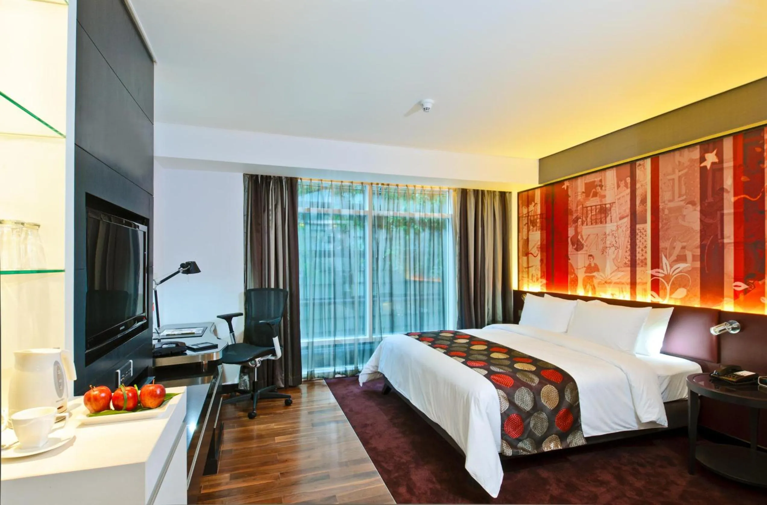 Photo of the whole room, Bed in Park Plaza Bangkok Soi 18