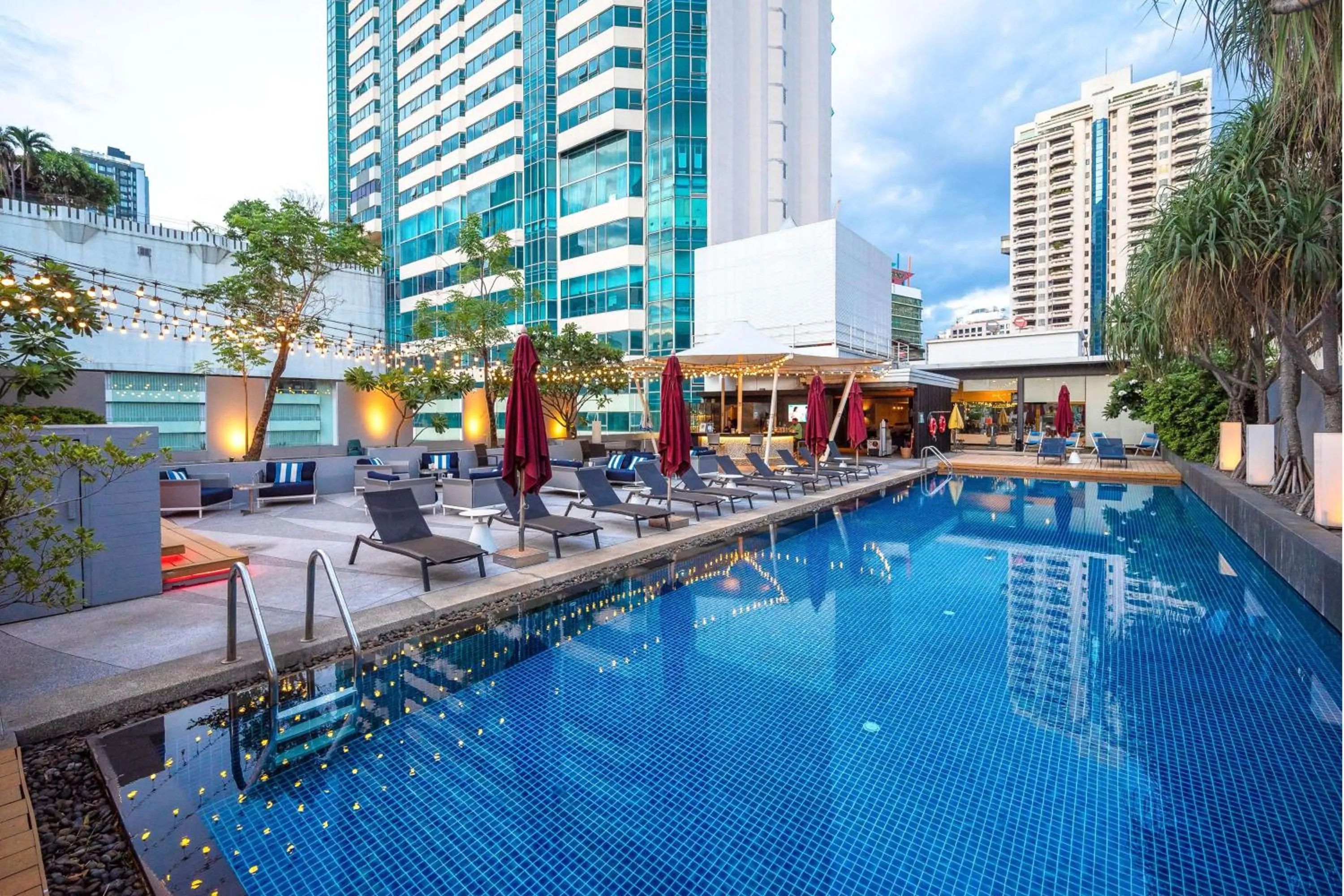 Pool view in Park Plaza Bangkok Soi 18