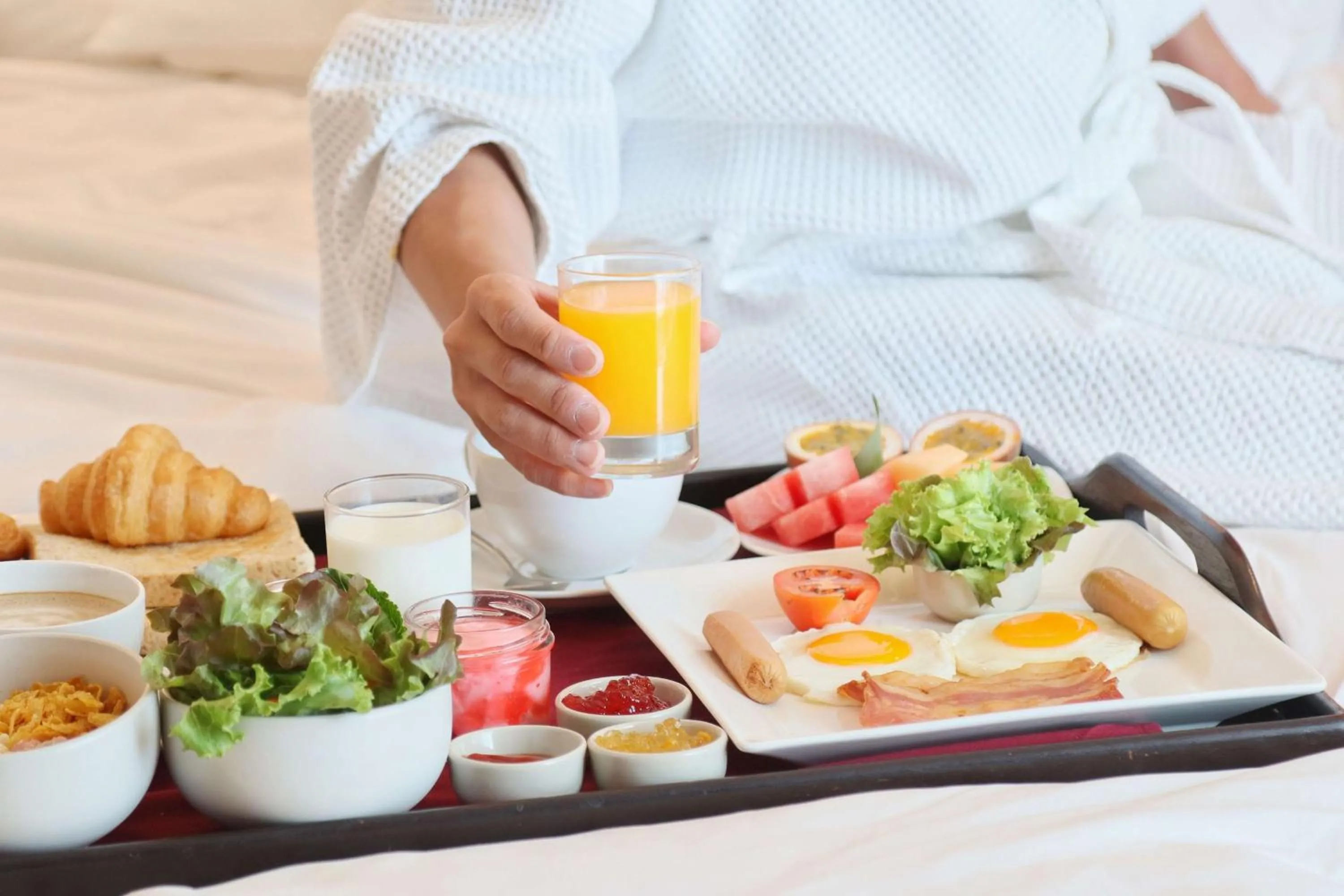 Food and drinks, Bed in Park Plaza Bangkok Soi 18