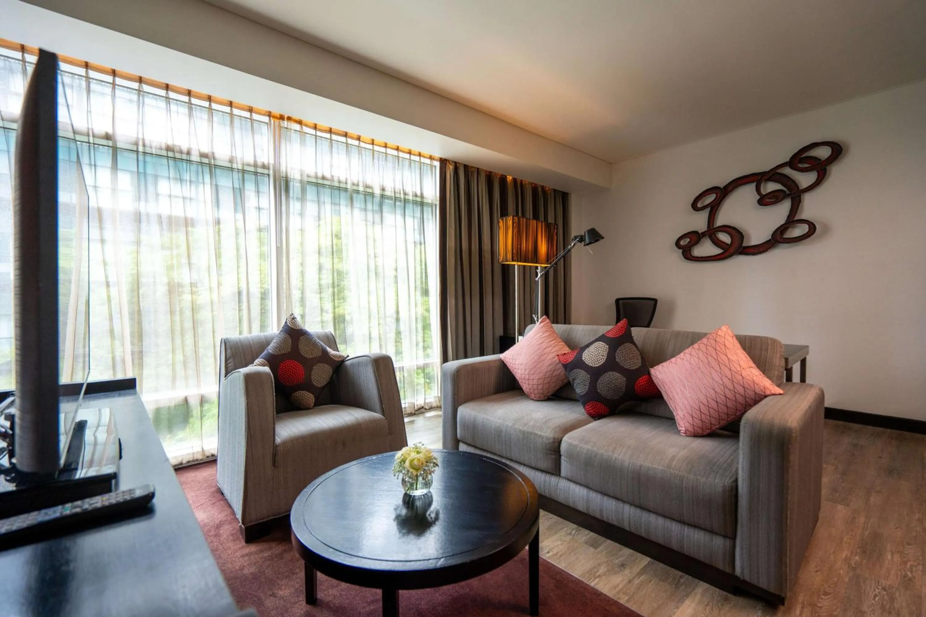 Photo of the whole room in Park Plaza Bangkok Soi 18