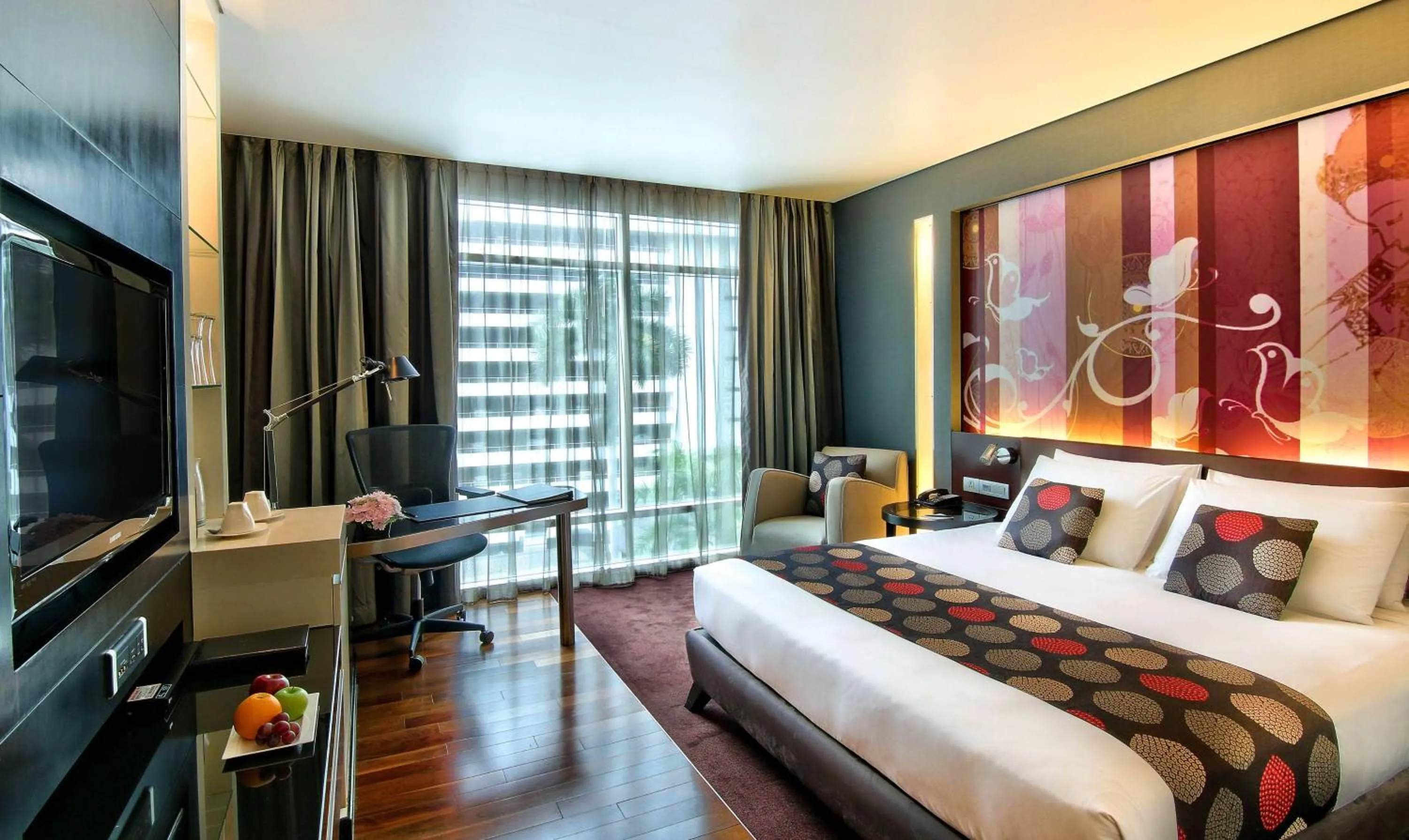 Photo of the whole room, Bed in Park Plaza Bangkok Soi 18