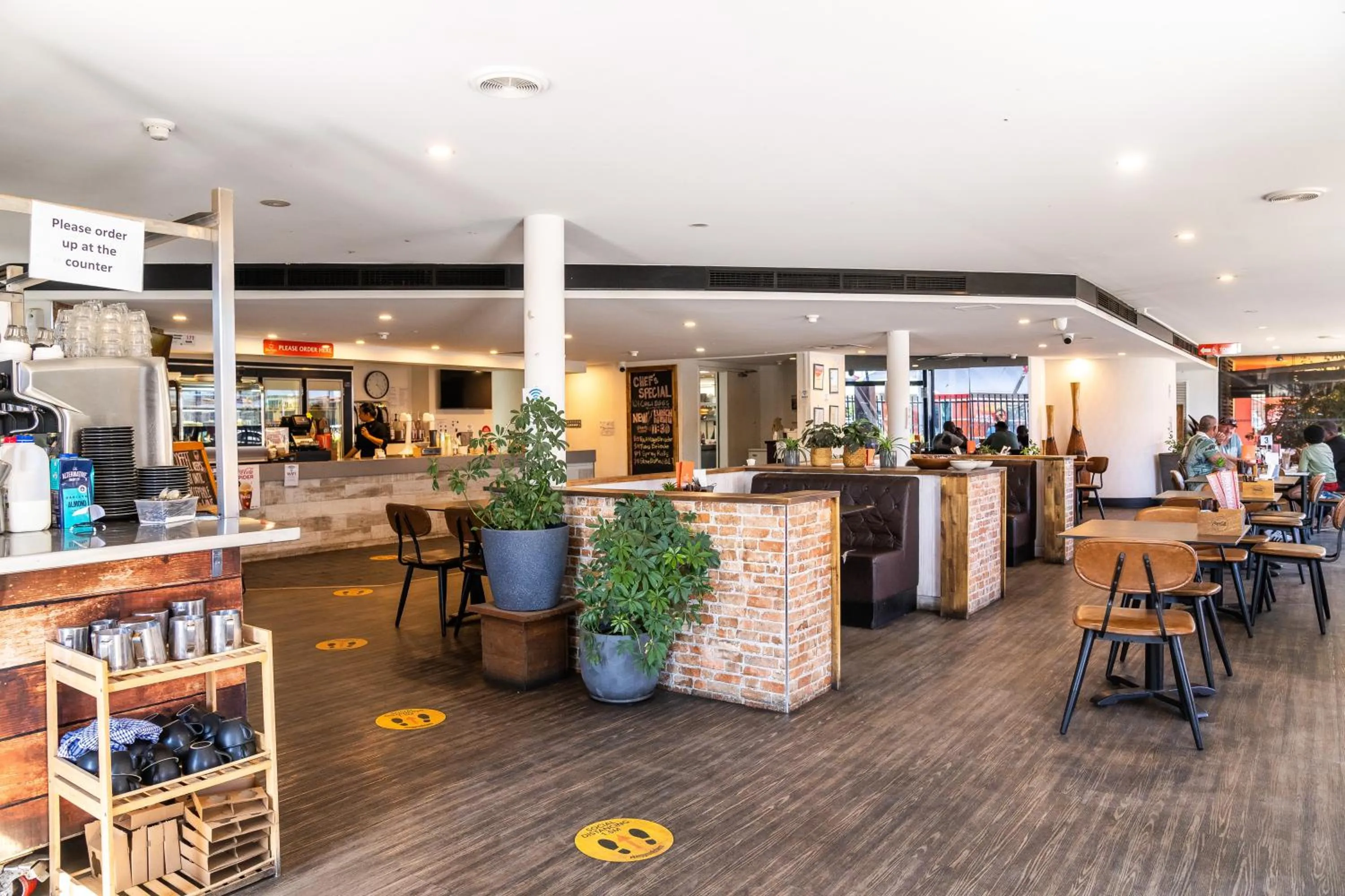 Restaurant/places to eat in Diplomat Hotel Alice Springs
