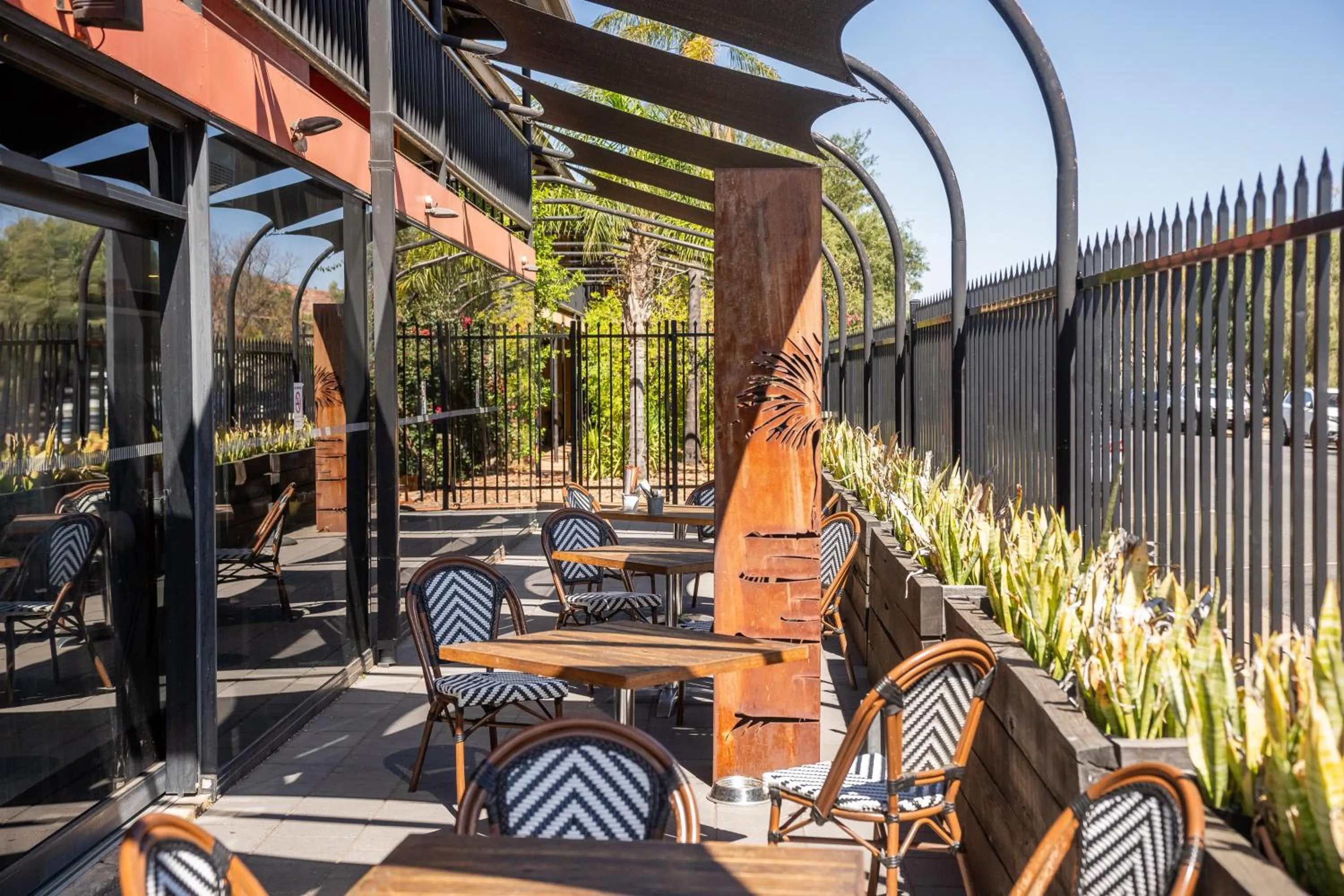 Restaurant/places to eat in Diplomat Hotel Alice Springs