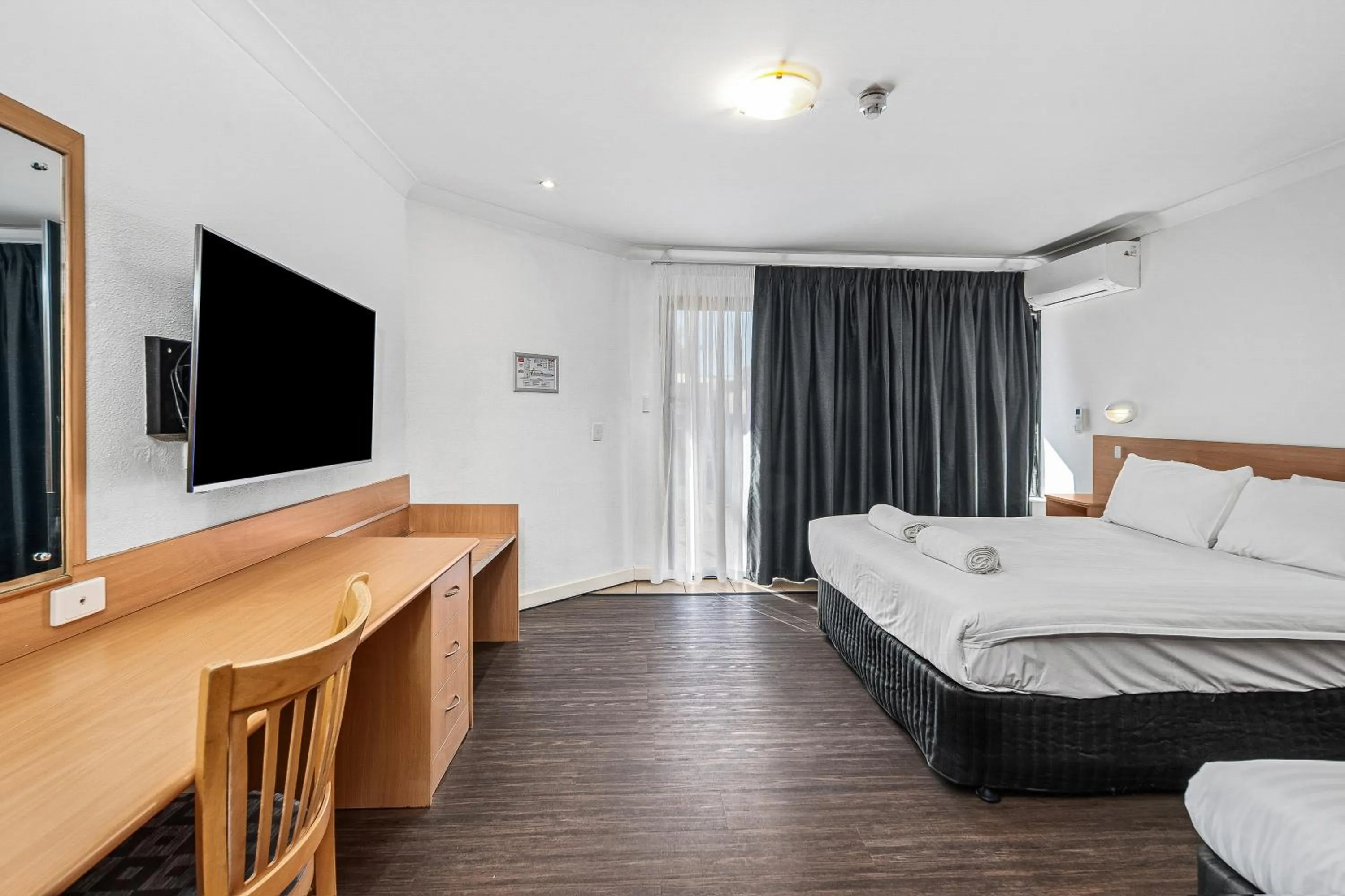 Bed in Diplomat Hotel Alice Springs