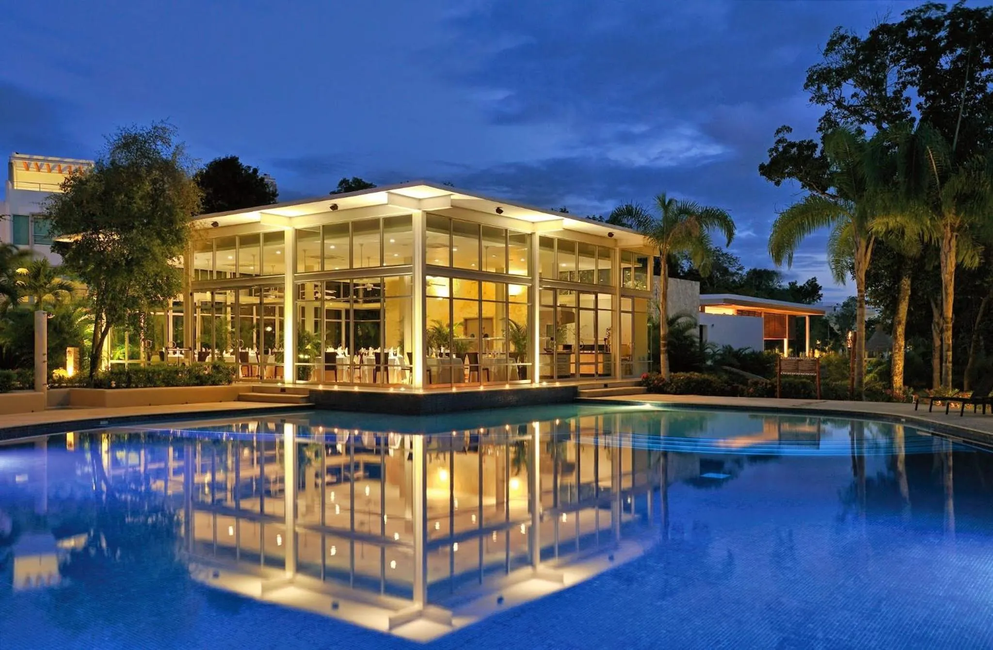 Restaurant/places to eat in Luxury 2 Bedroom Bahia Principe Condo