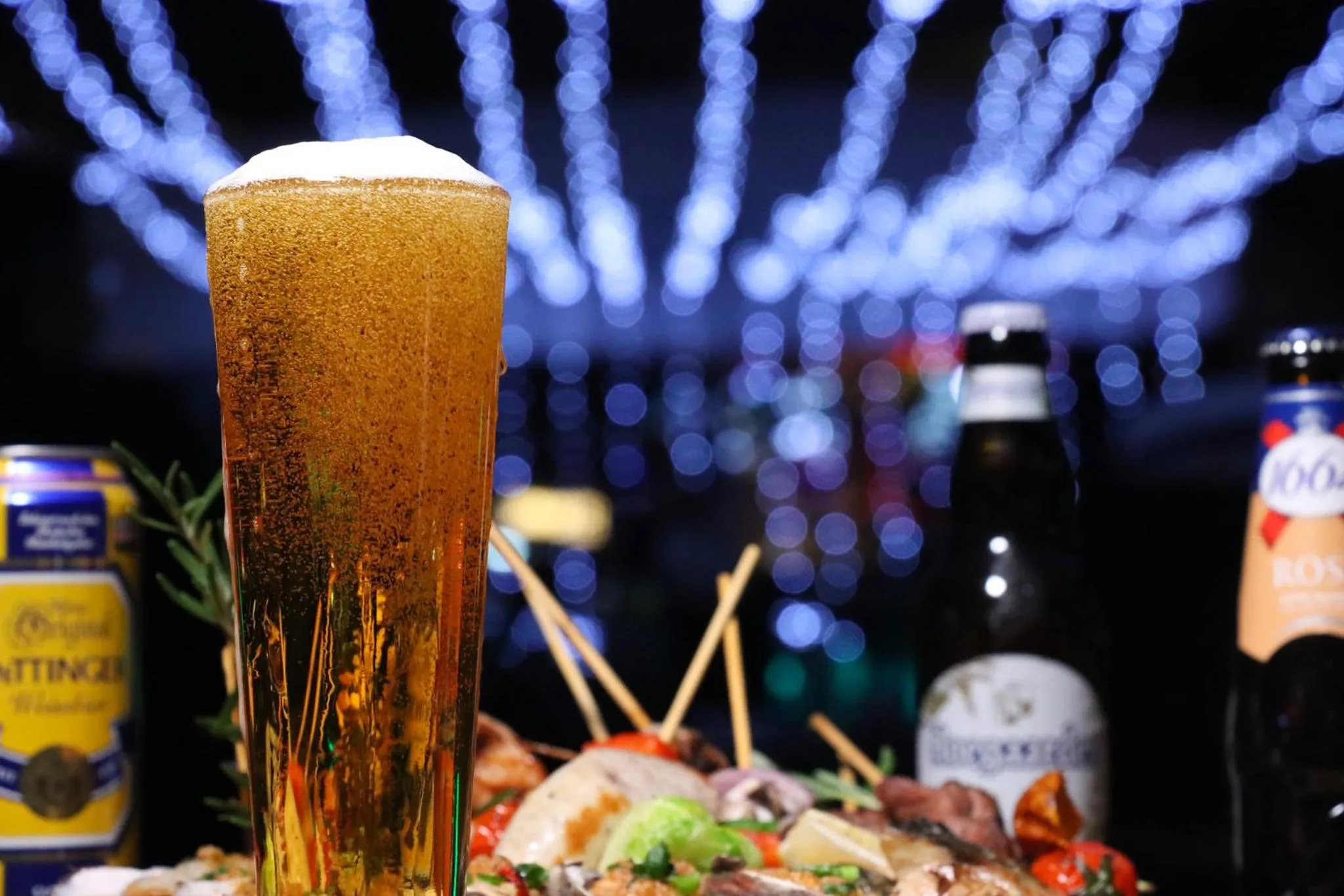 Lounge or bar in Crowne Plaza Guangzhou Huadu by IHG