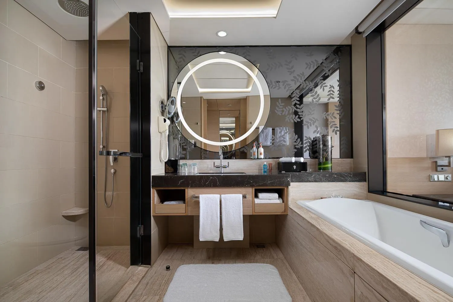 Shower in Crowne Plaza Guangzhou Huadu by IHG