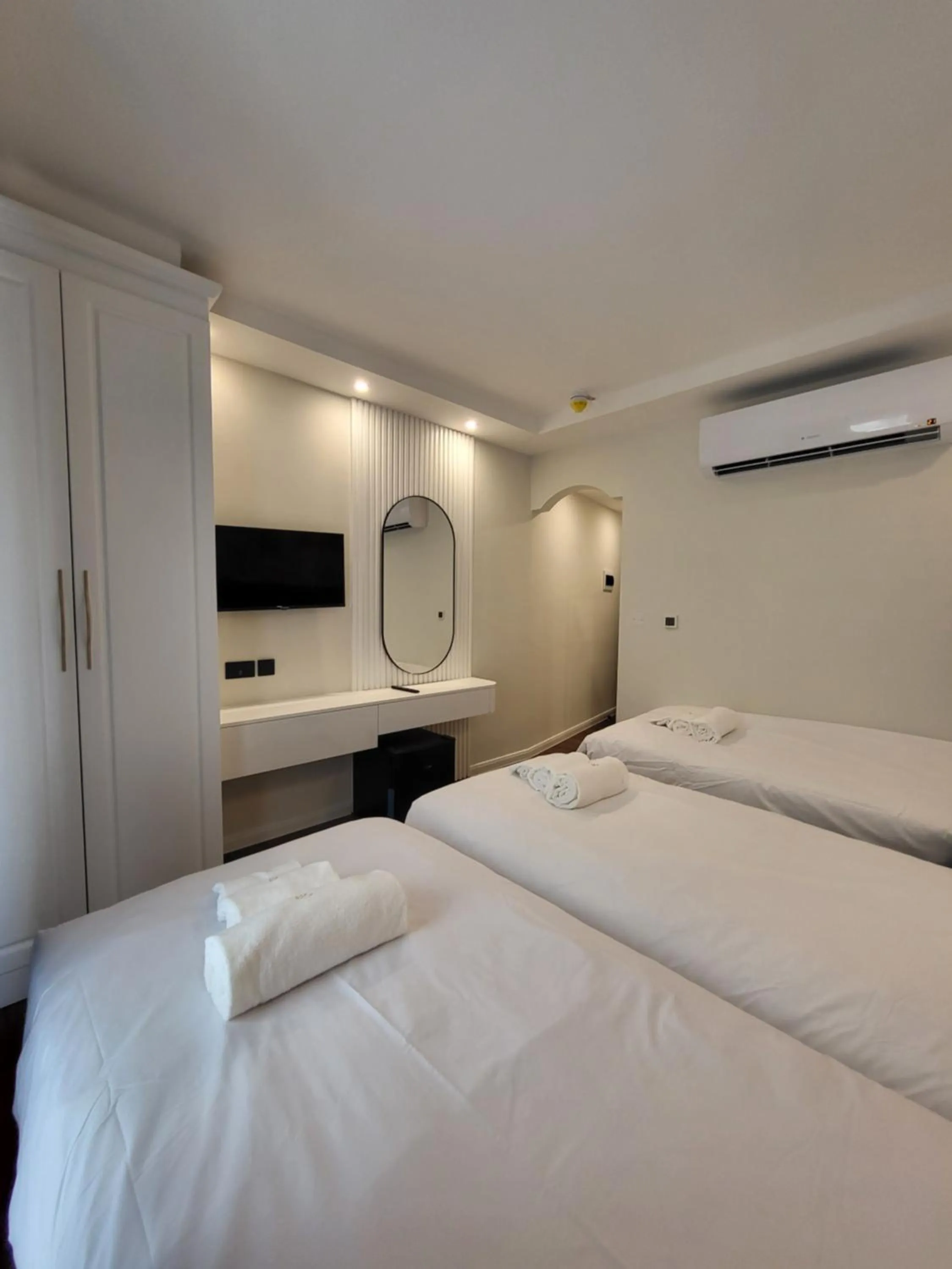 Bed in Carlton Hotel