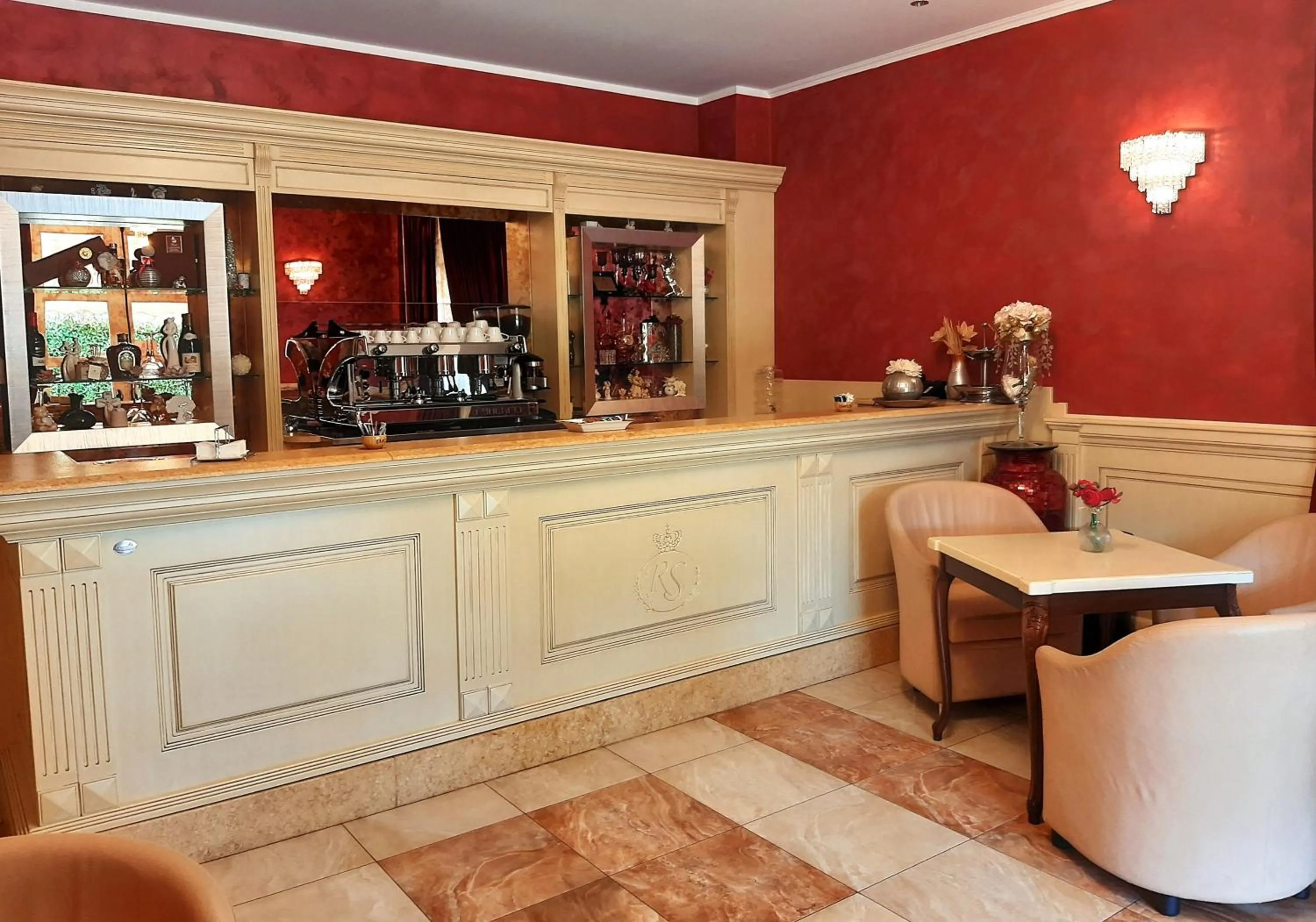 Lounge or bar in Regina di Saba - Hotel Villa per ricevimenti