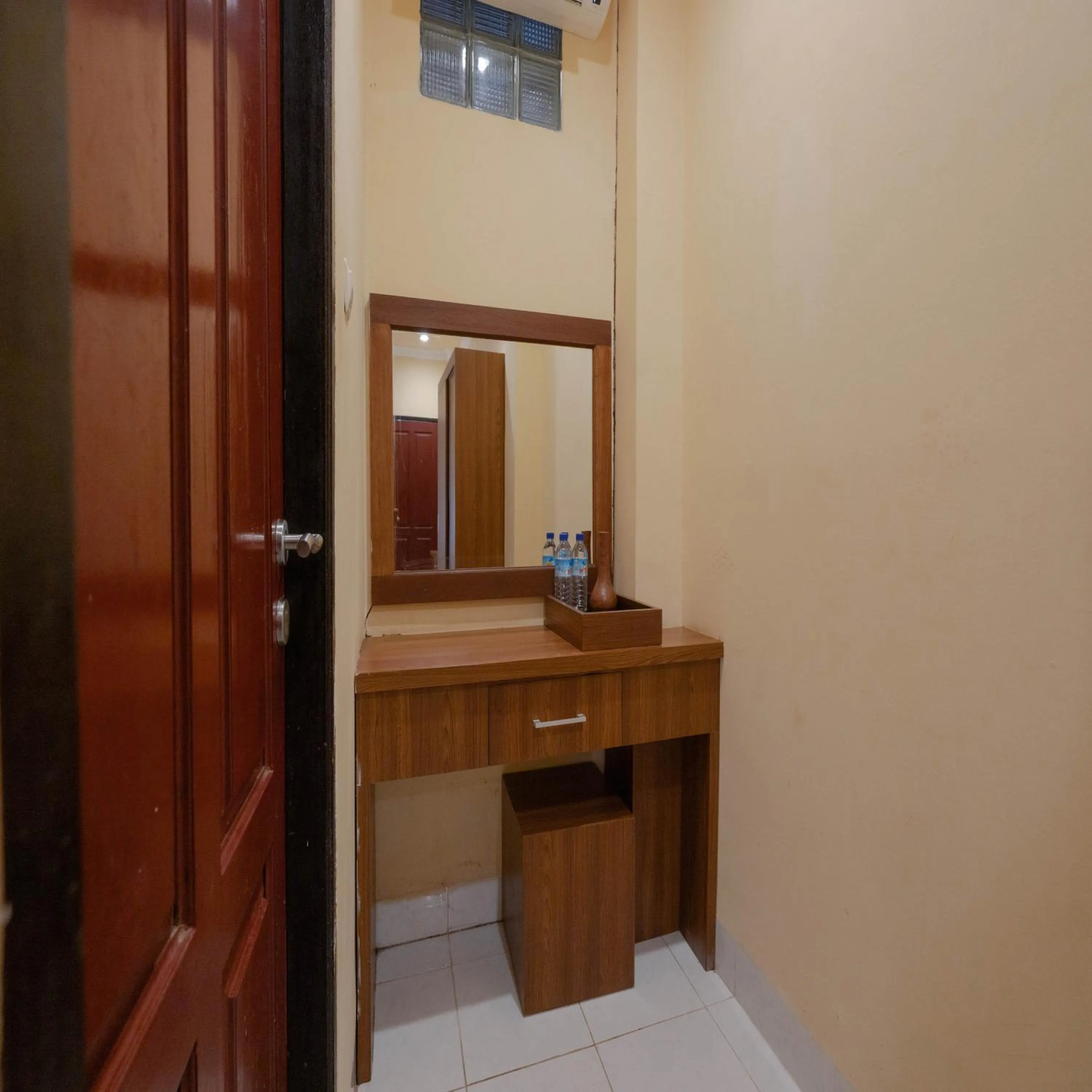 wardrobe in Urbanview My Home One Gili Trawangan