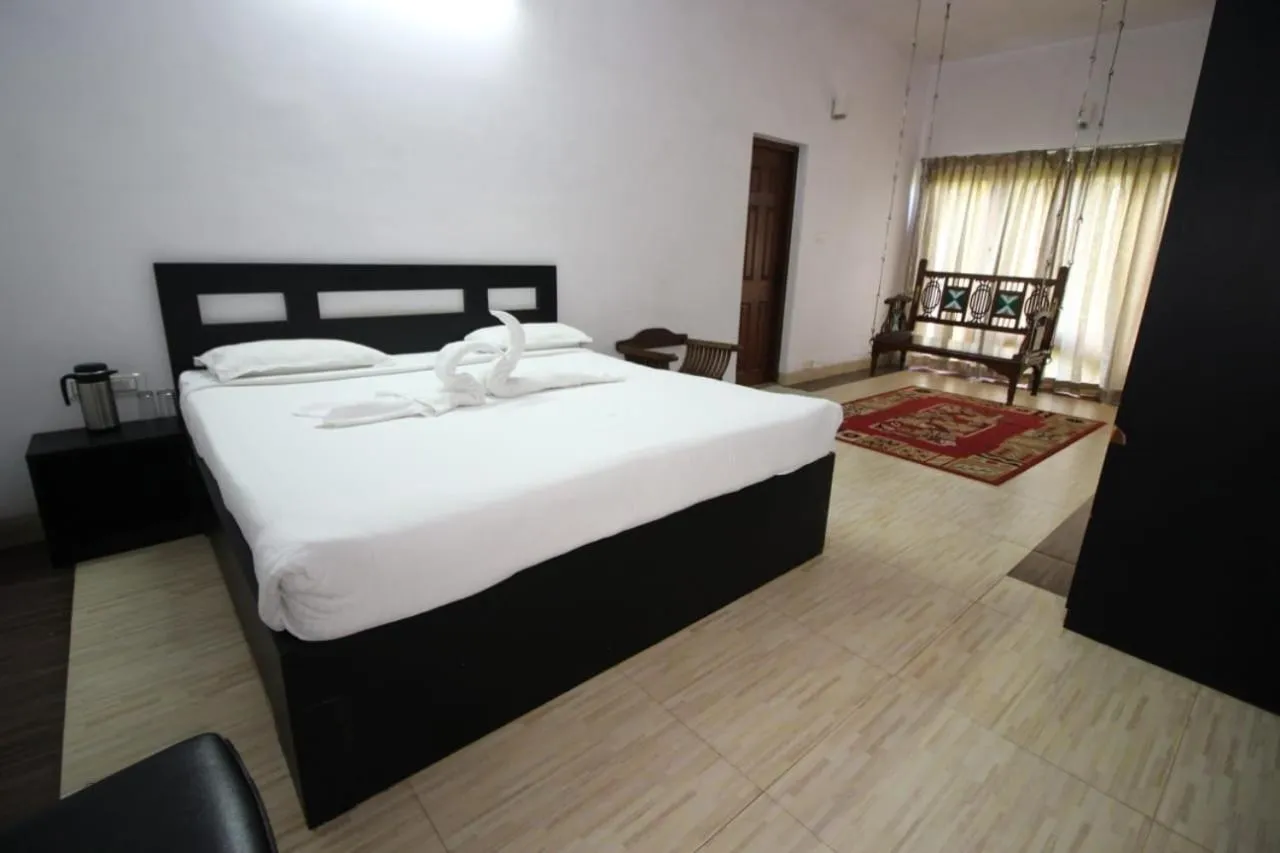 Bedroom, Bed in Mount n Mist