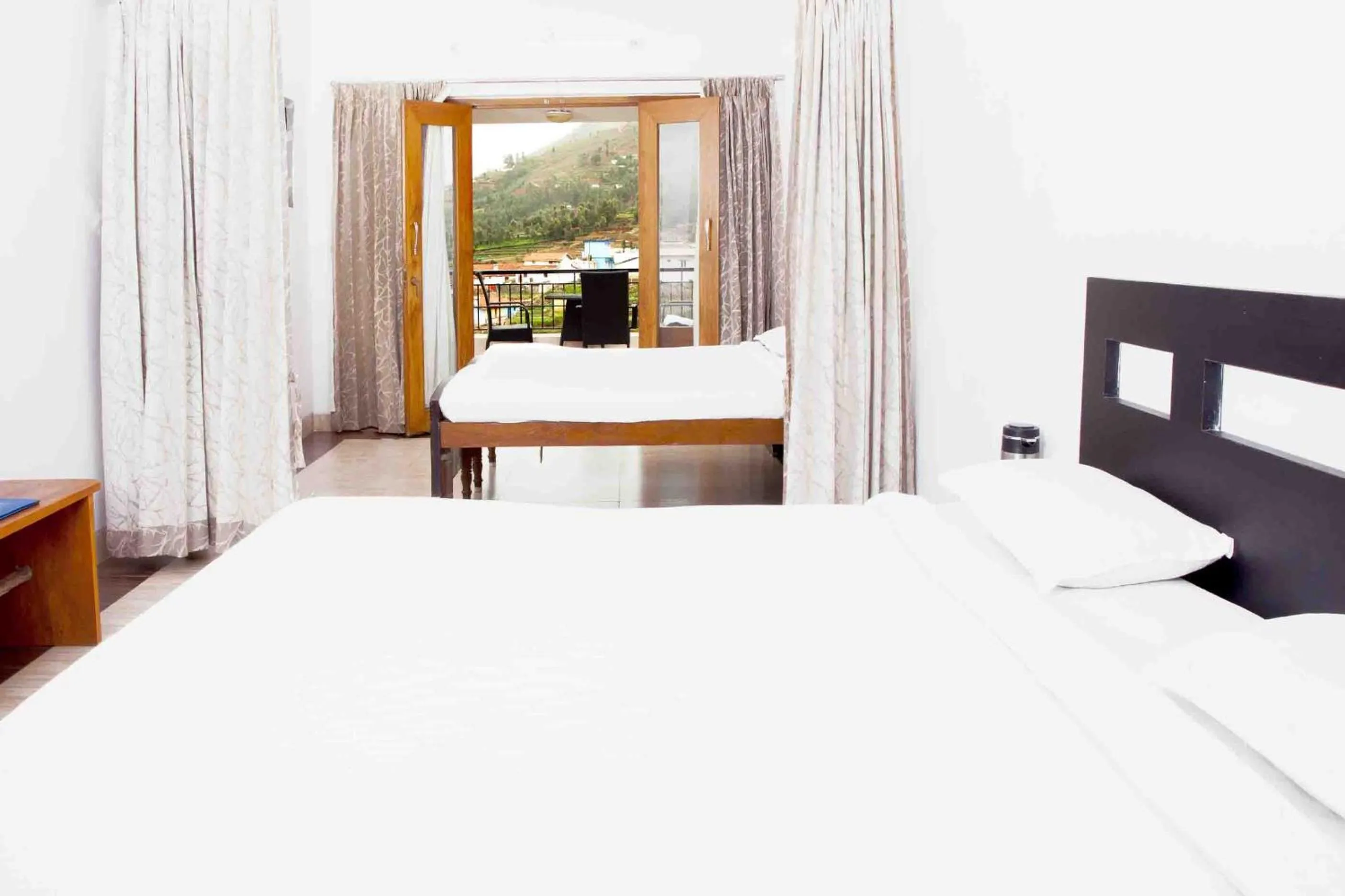 Photo of the whole room, Bed in Mount n Mist