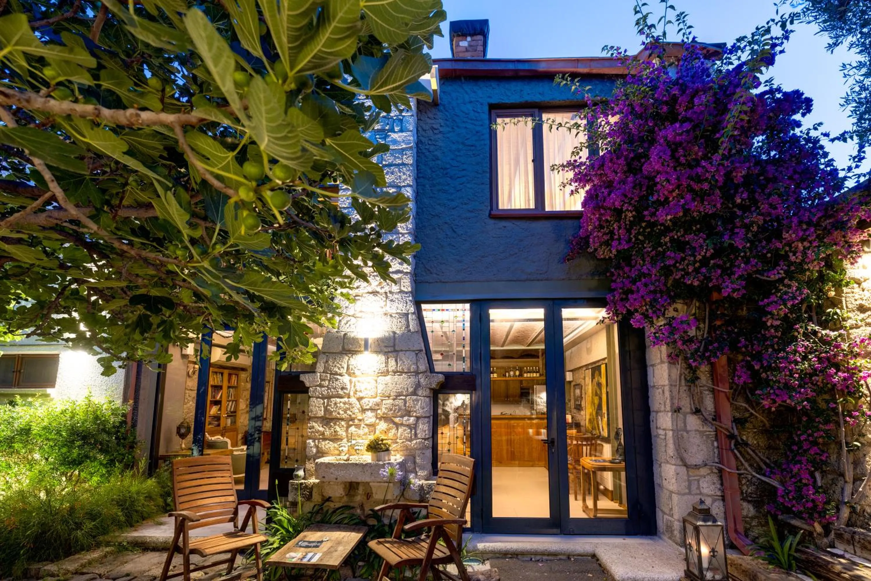 Property building in Sakin Ev