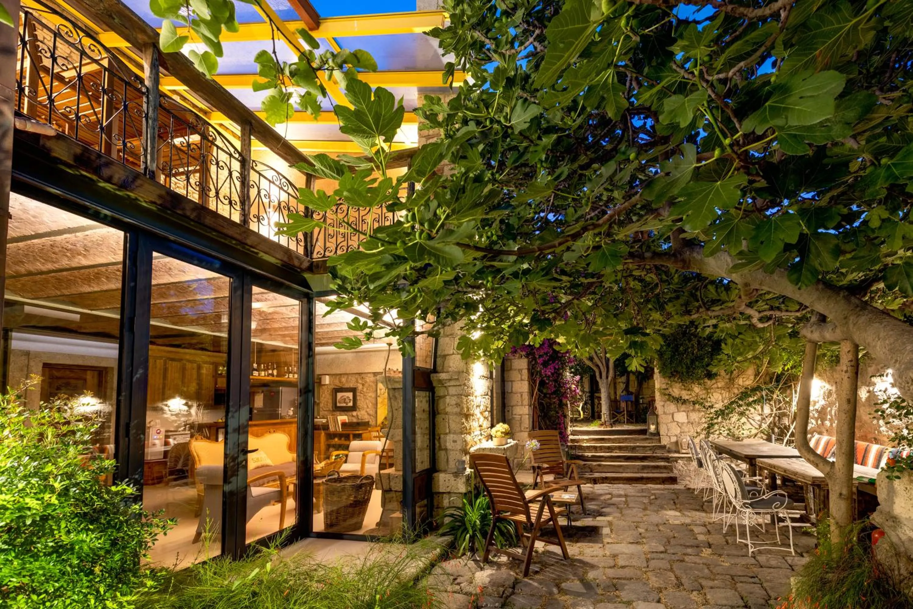 Property building in Sakin Ev