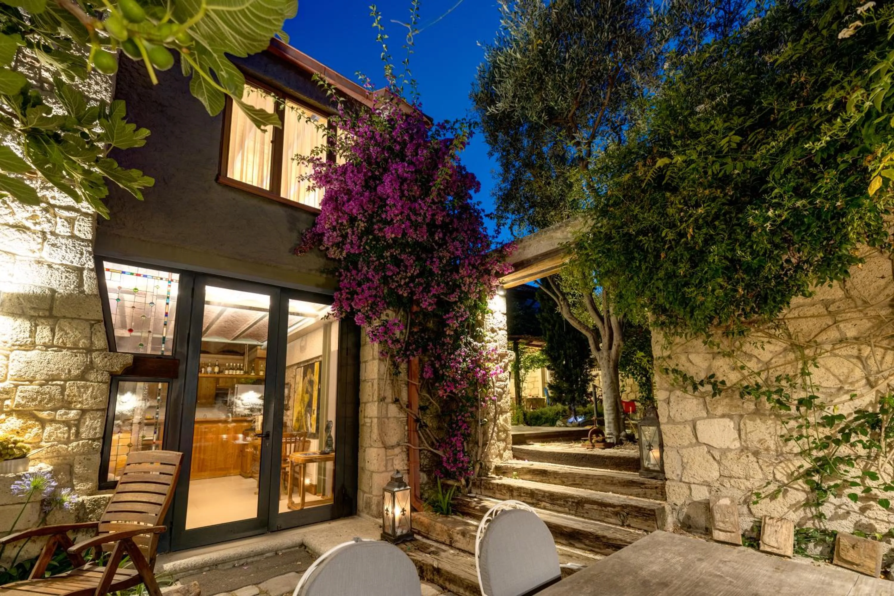 Property building in Sakin Ev