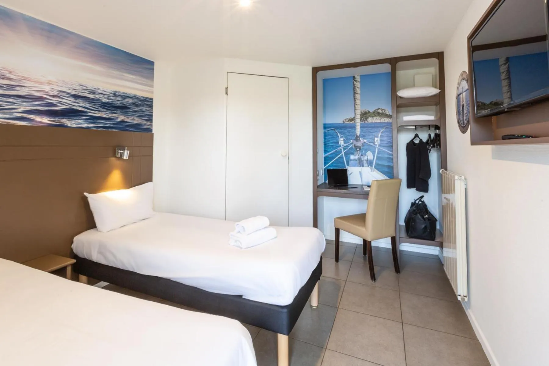 Photo of the whole room, Bed in Hôtel Confort Le Moulin Rouge