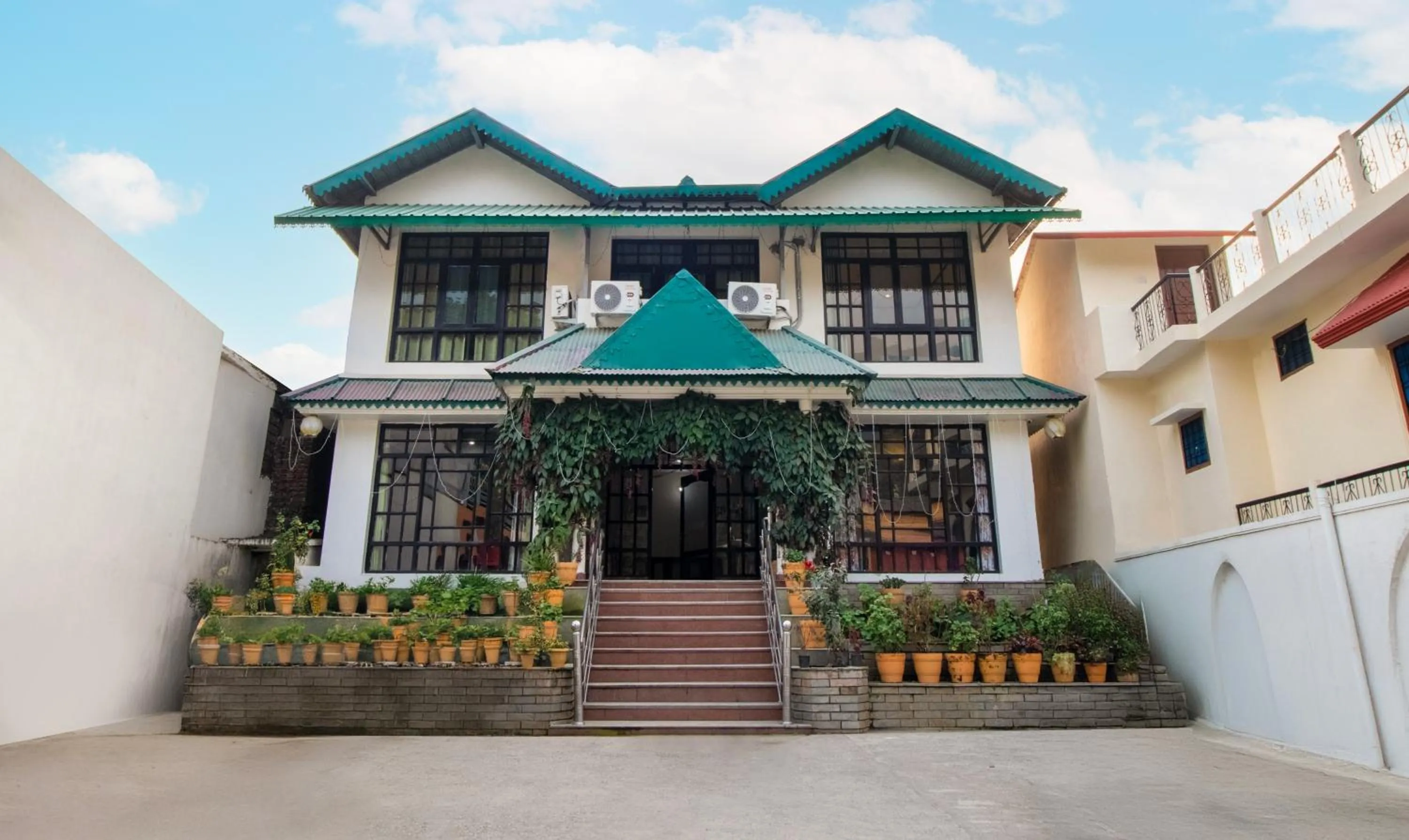 Property building in Treebo Spring Birds - Kainchi Dham