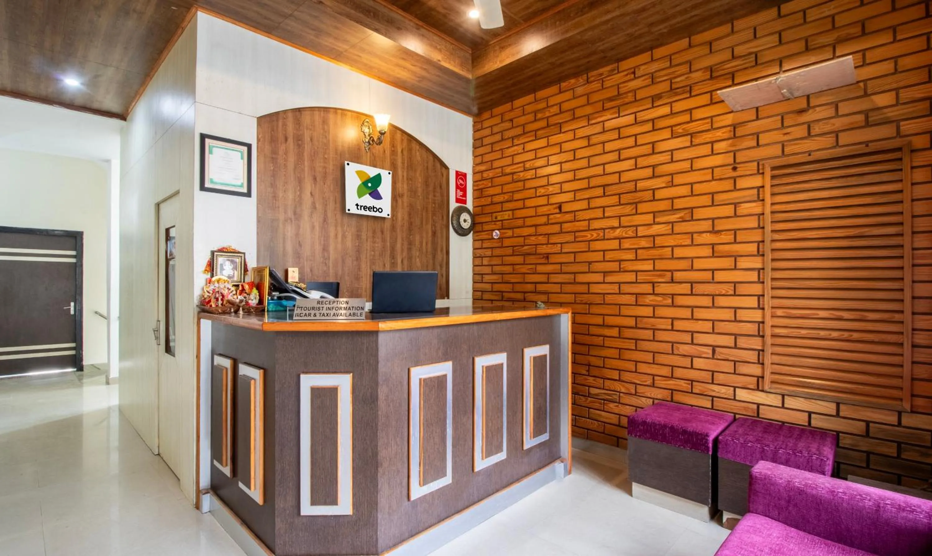Lobby or reception in Treebo Spring Birds - Kainchi Dham
