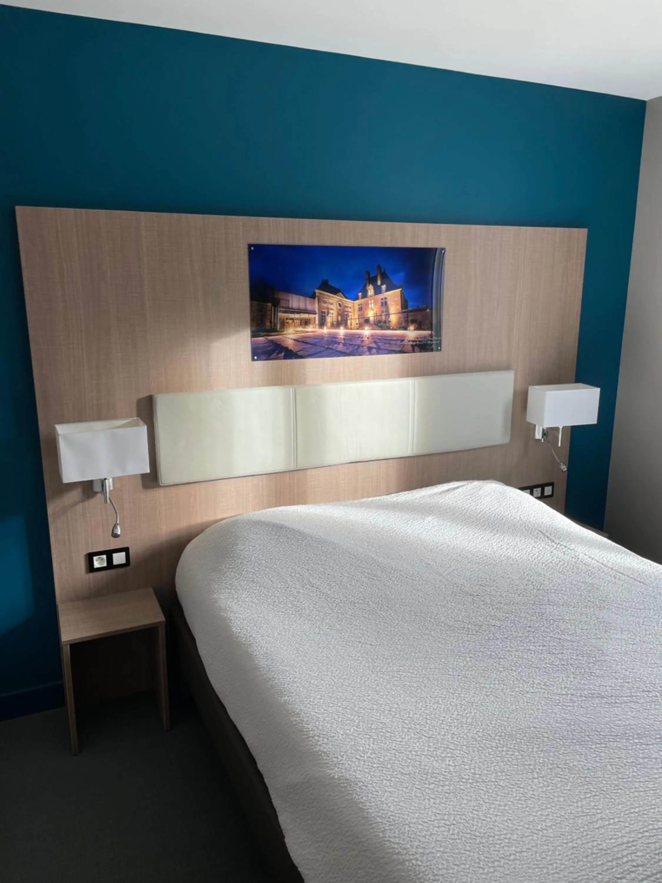 Bed in Logis Jum'Hotel