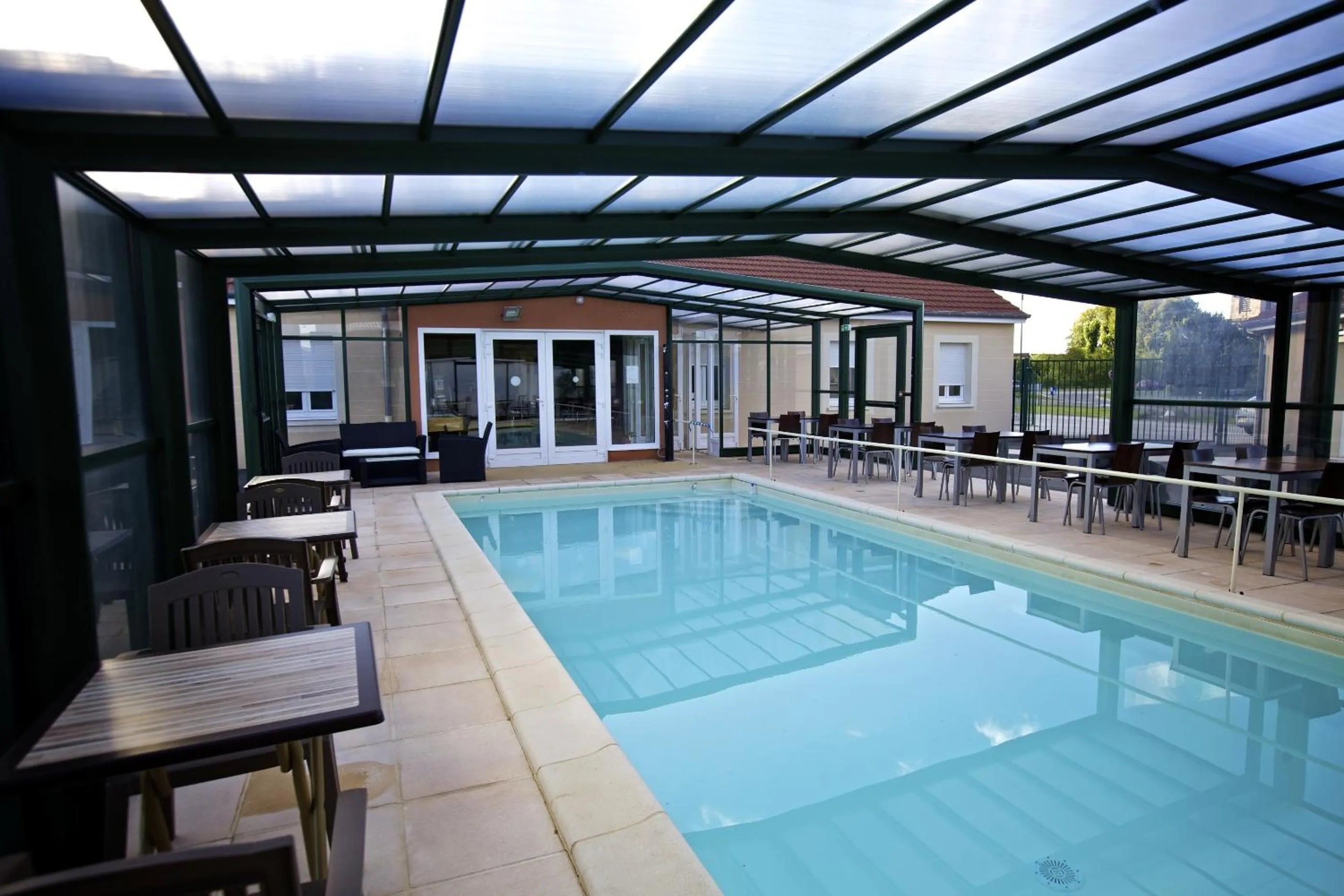 Swimming pool in Logis Jum'Hotel