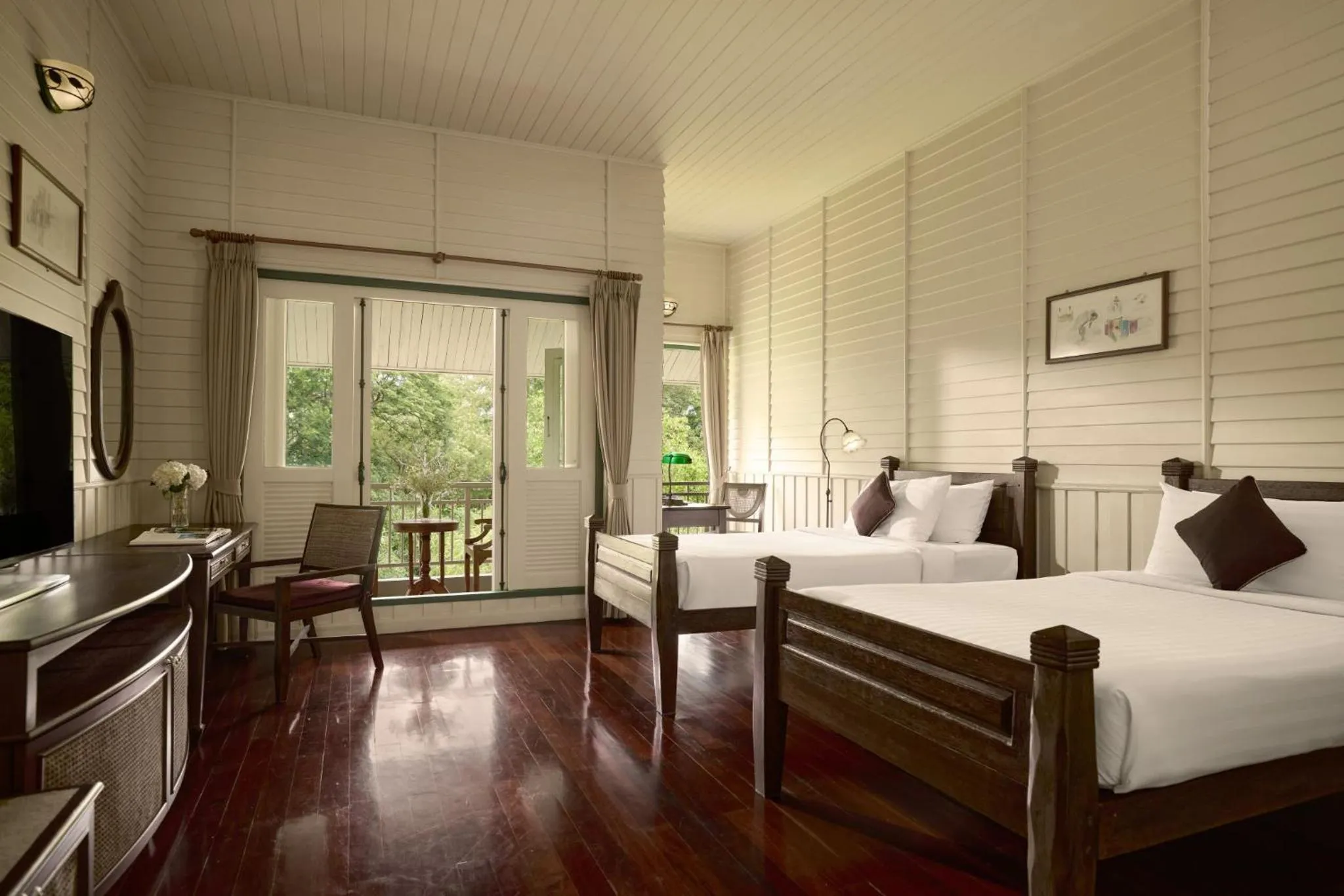 Bed in Kalanan Riverside Resort