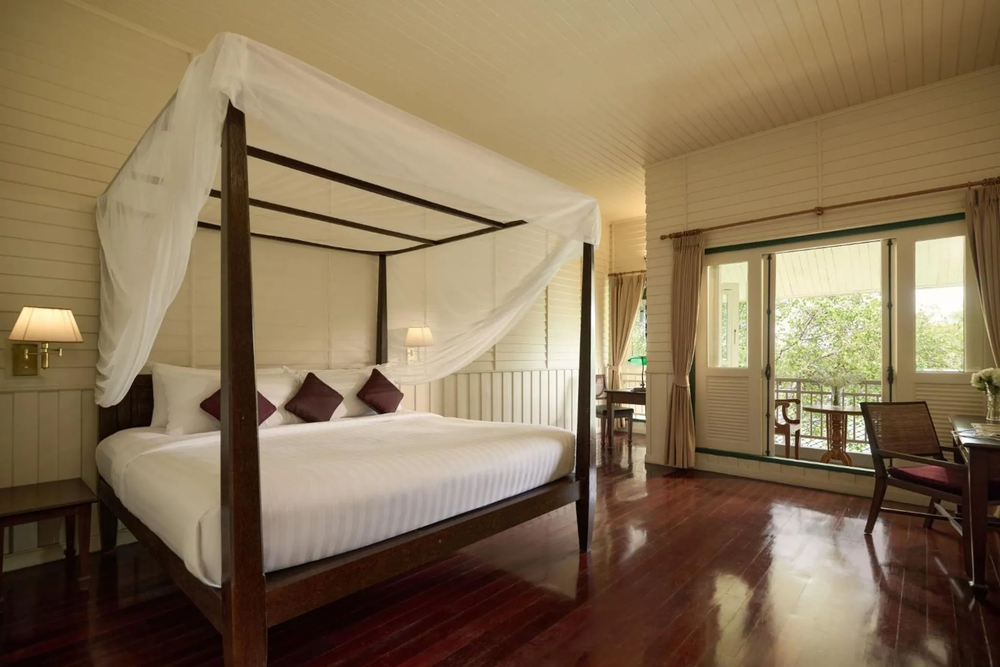 Bed in Kalanan Riverside Resort
