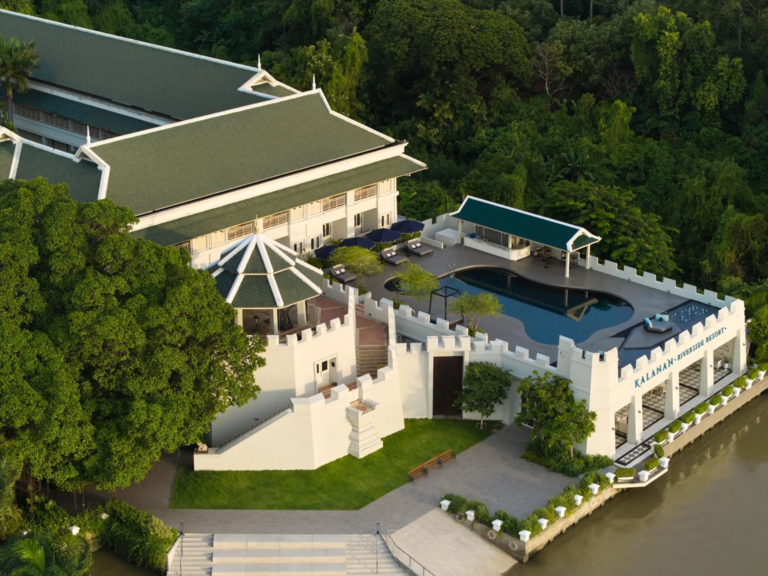 Swimming pool in Kalanan Riverside Resort