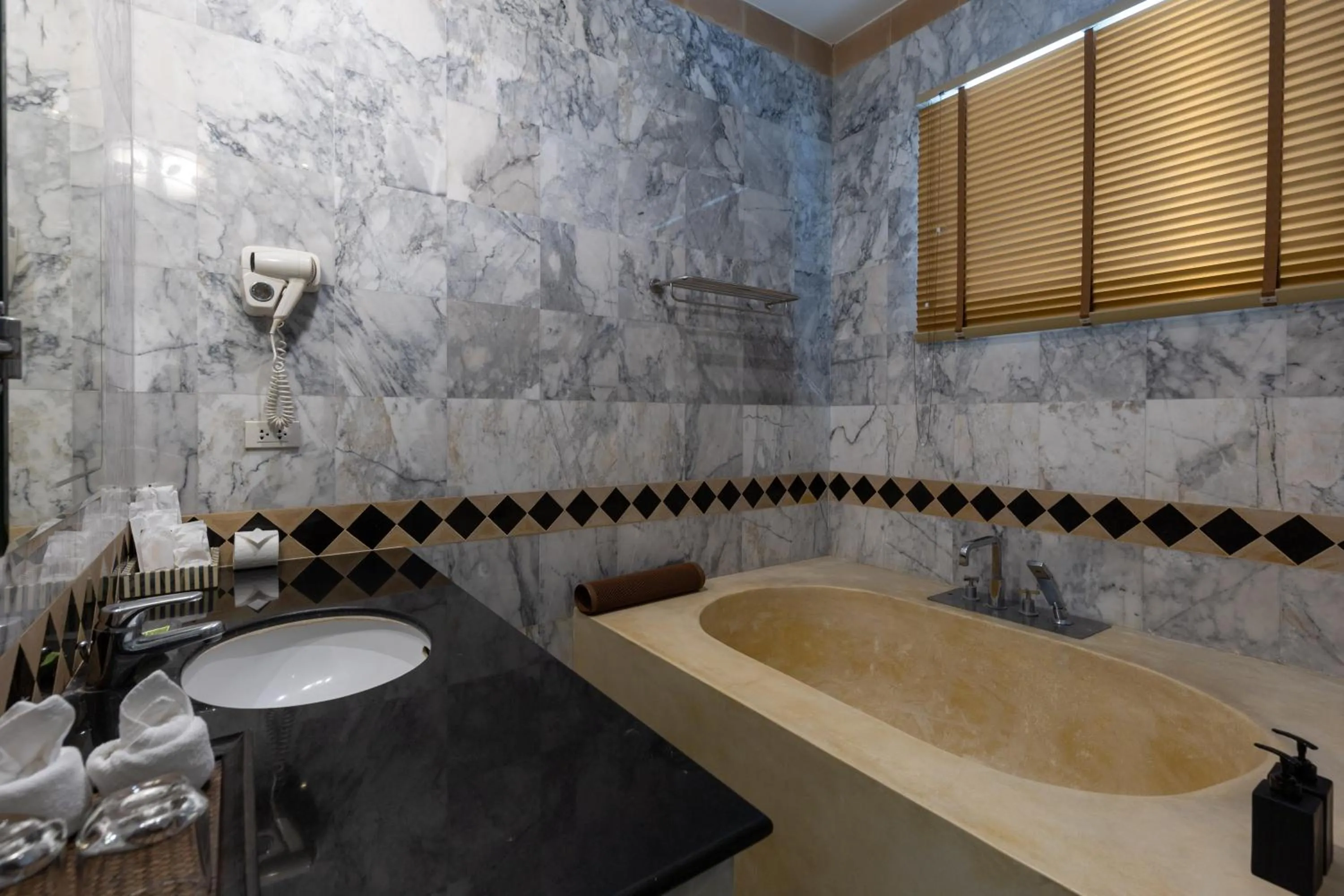 Bath in Kalanan Riverside Resort