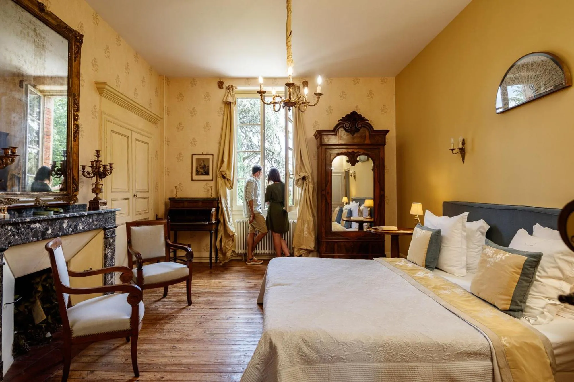 Photo of the whole room, Bed in Domaine du Buc, Le Château