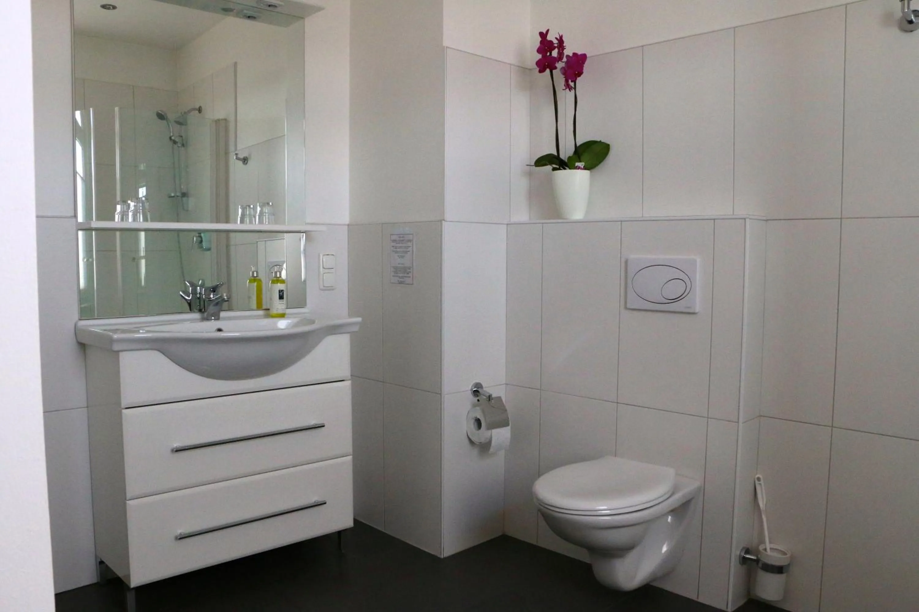 Bathroom in Casa Hotel Neu-Isenburg