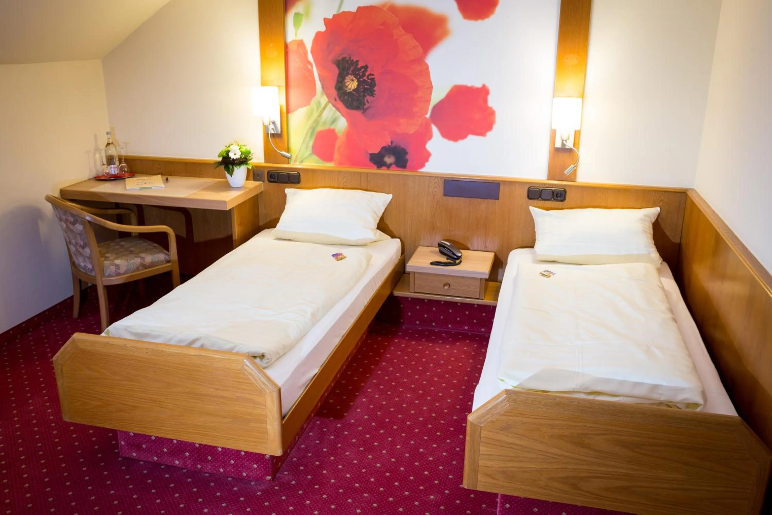 Photo of the whole room, Bed in Gasthof-Hotel Harth