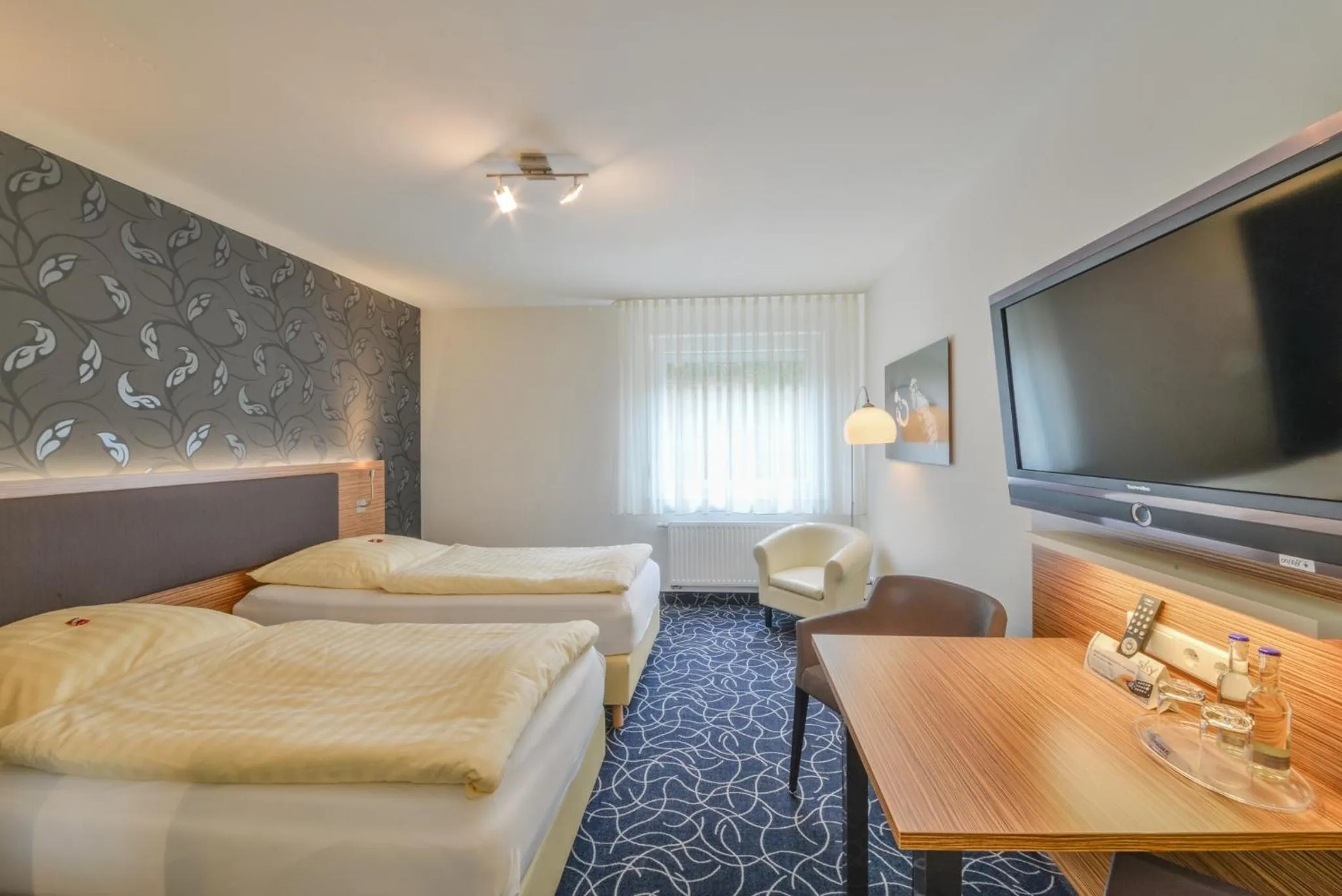 Shower, Bed in Hotel Gasthof Handewitt