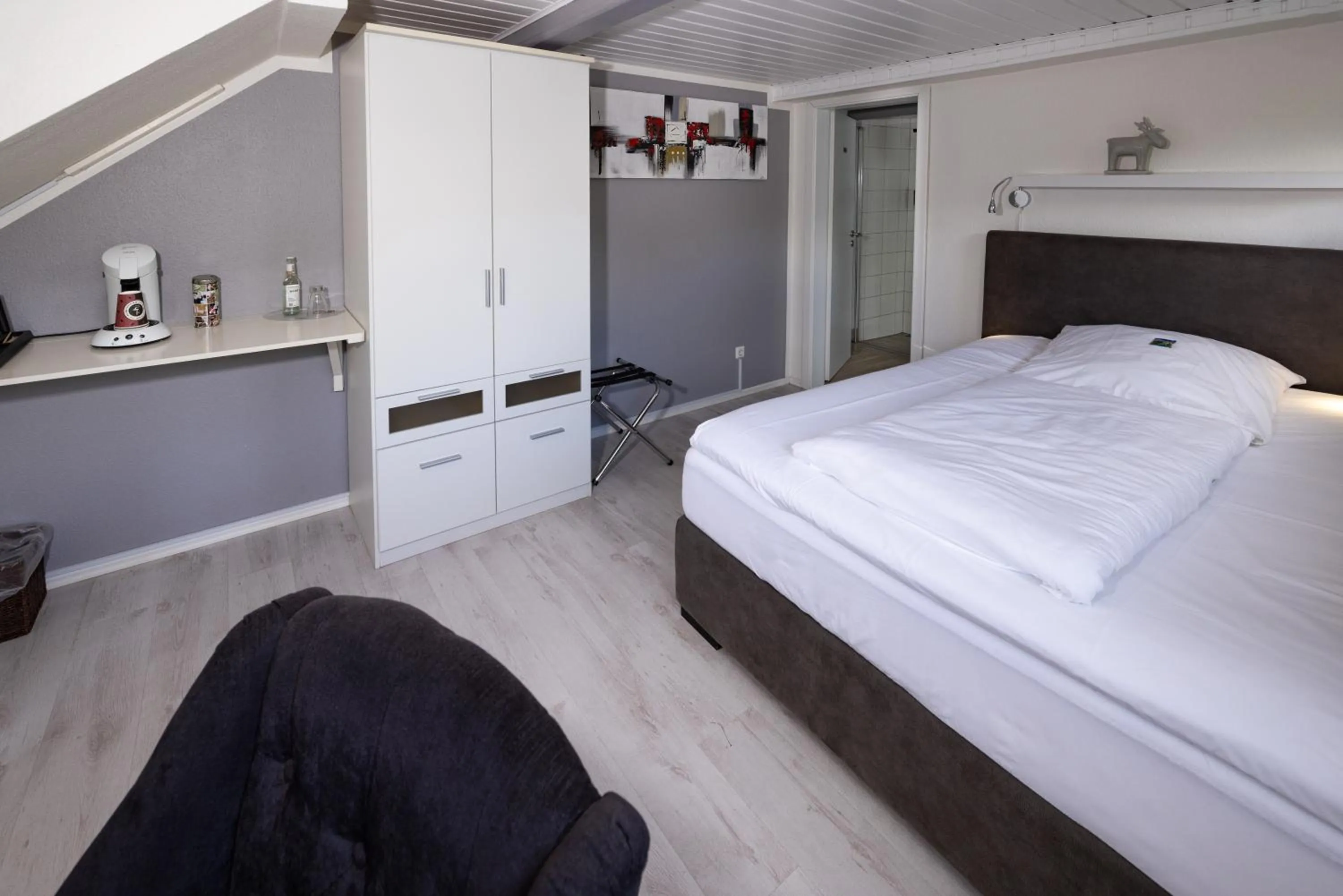 Photo of the whole room, Bed in Hotel Gasthof Handewitt