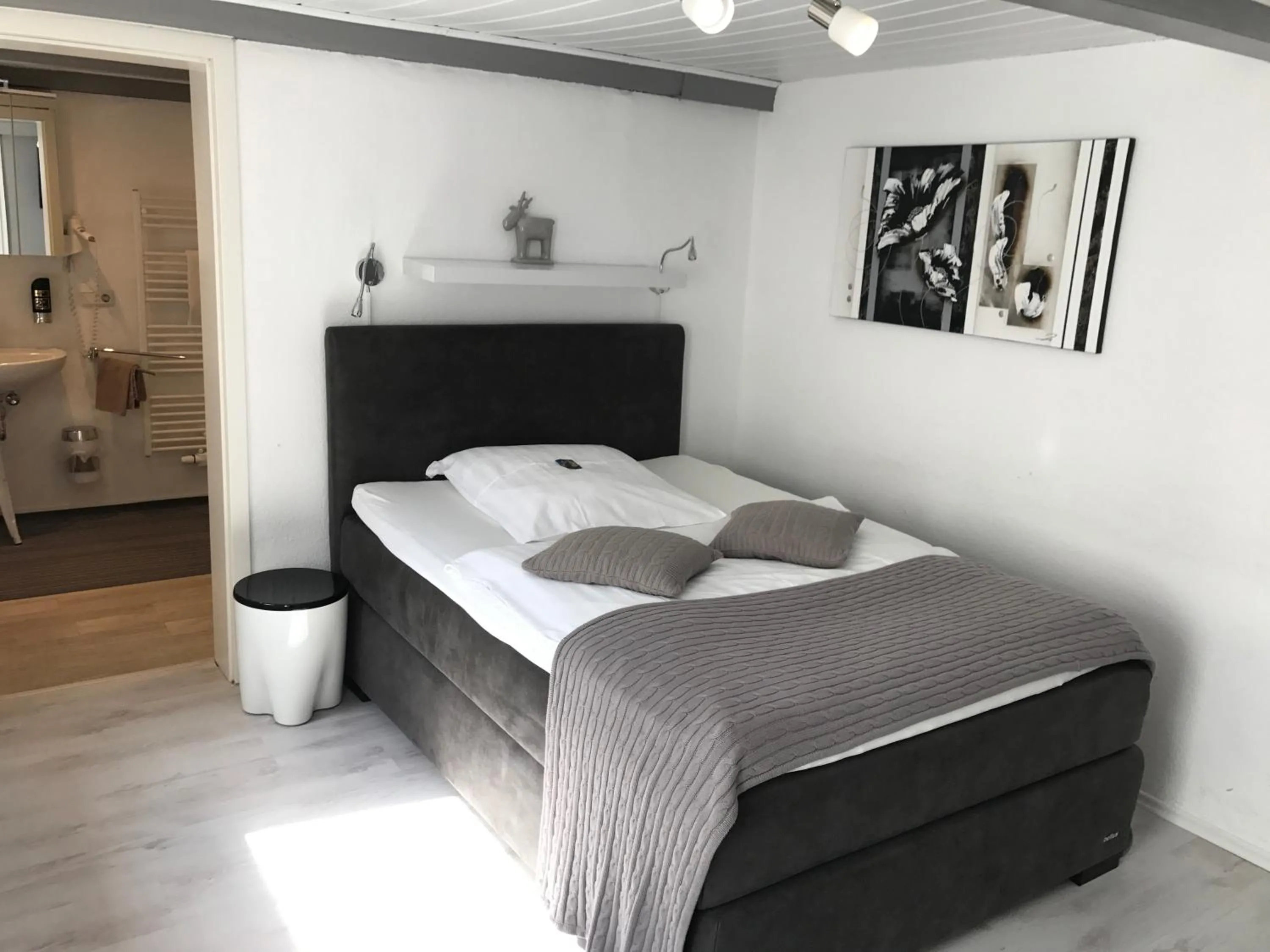 Bedroom, Bed in Hotel Gasthof Handewitt