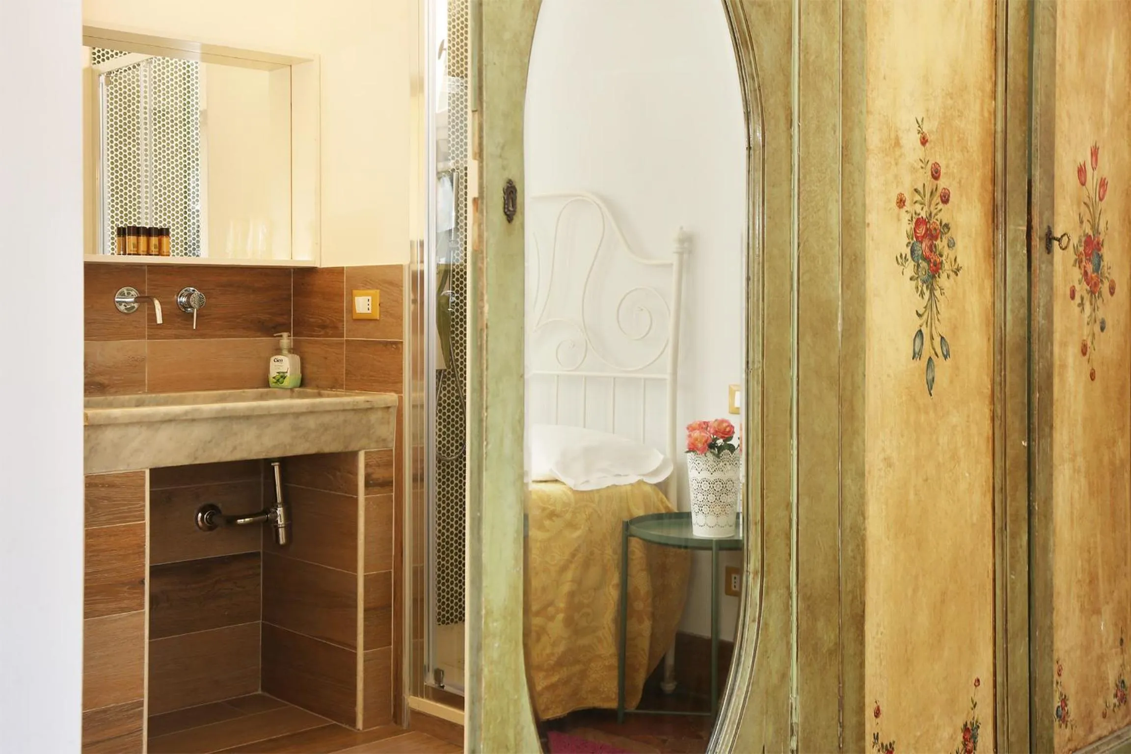 Shower in Artemente Florence B&B