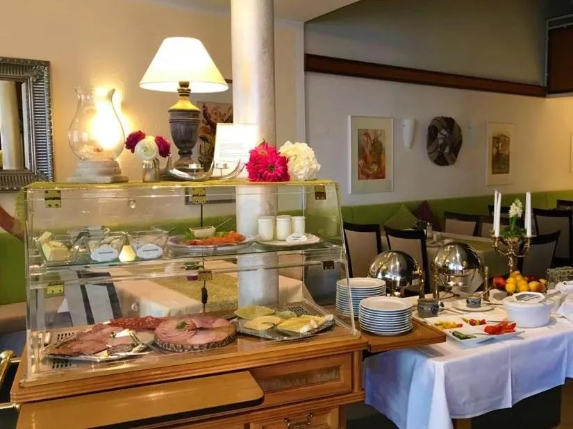 Breakfast in Hotel Kronprinz