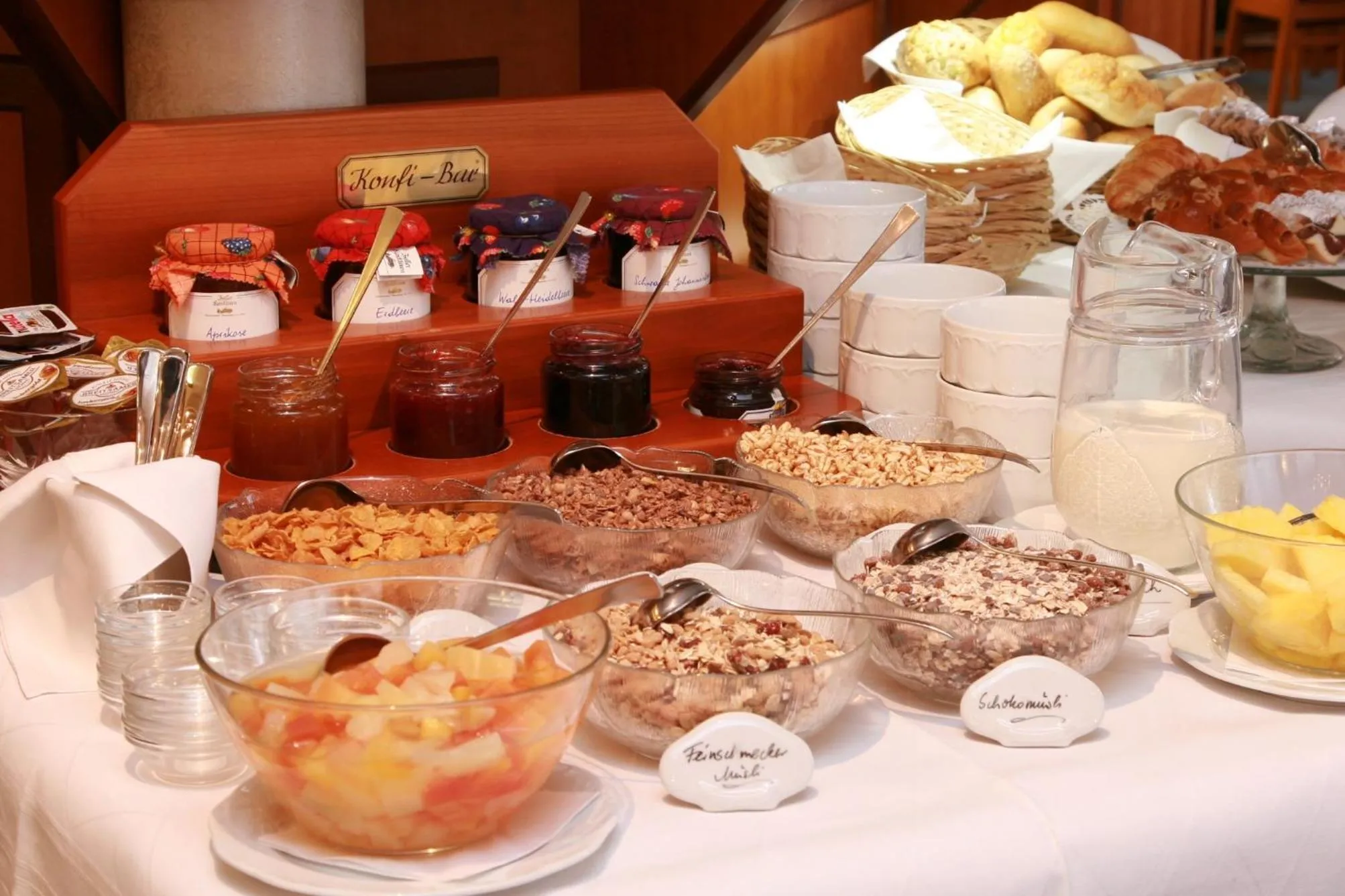 Buffet breakfast in Hotel Kronprinz